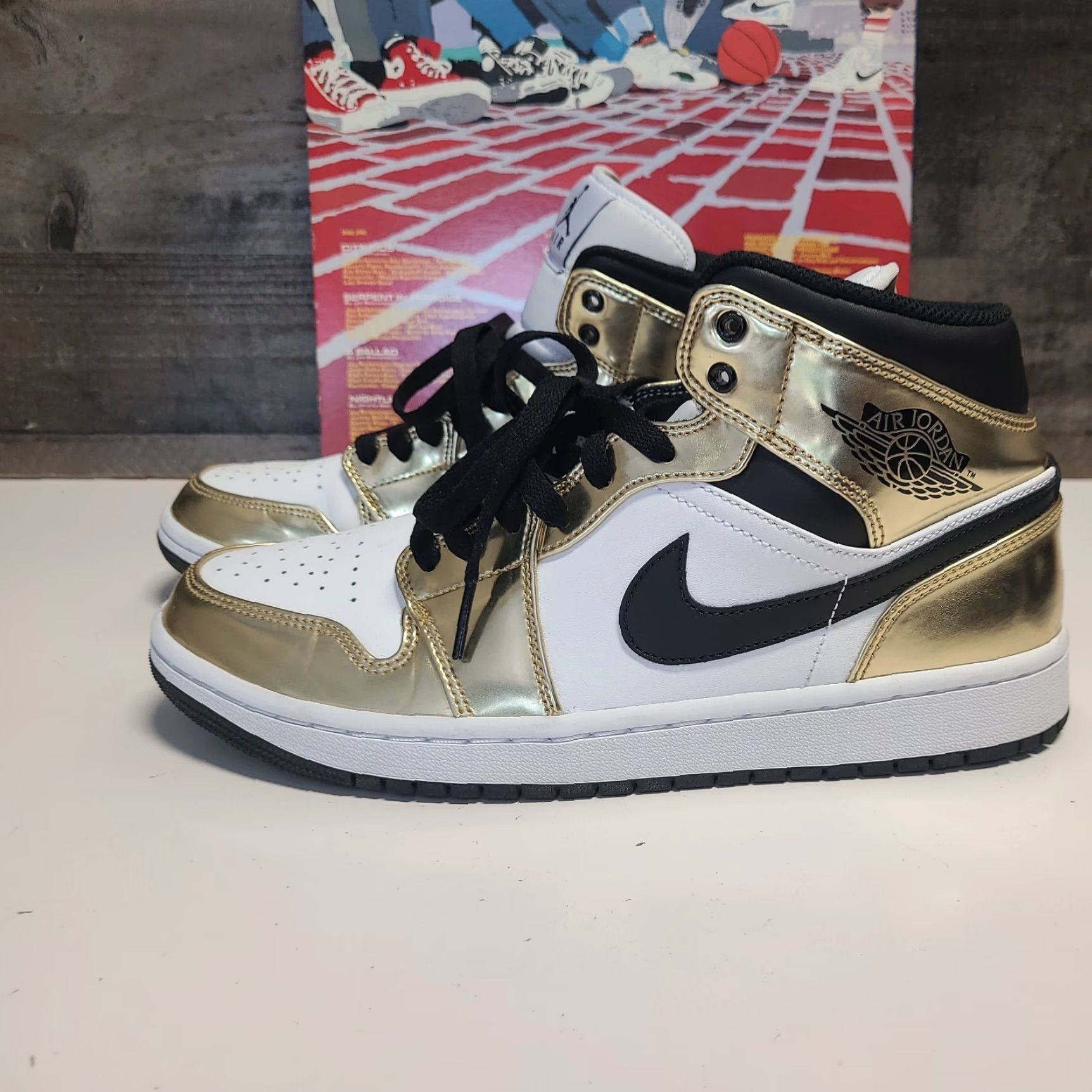 Nike Nike Jordan 1 Mid SE Metallic Gold 2020 Sneaker Unisex Adults Sz 9 US 8 UK Gold Toe Box Crease-Free, 42.5 EU Mens Womens Shoes Size US 10 / EU 43 - 4 Thumbnail