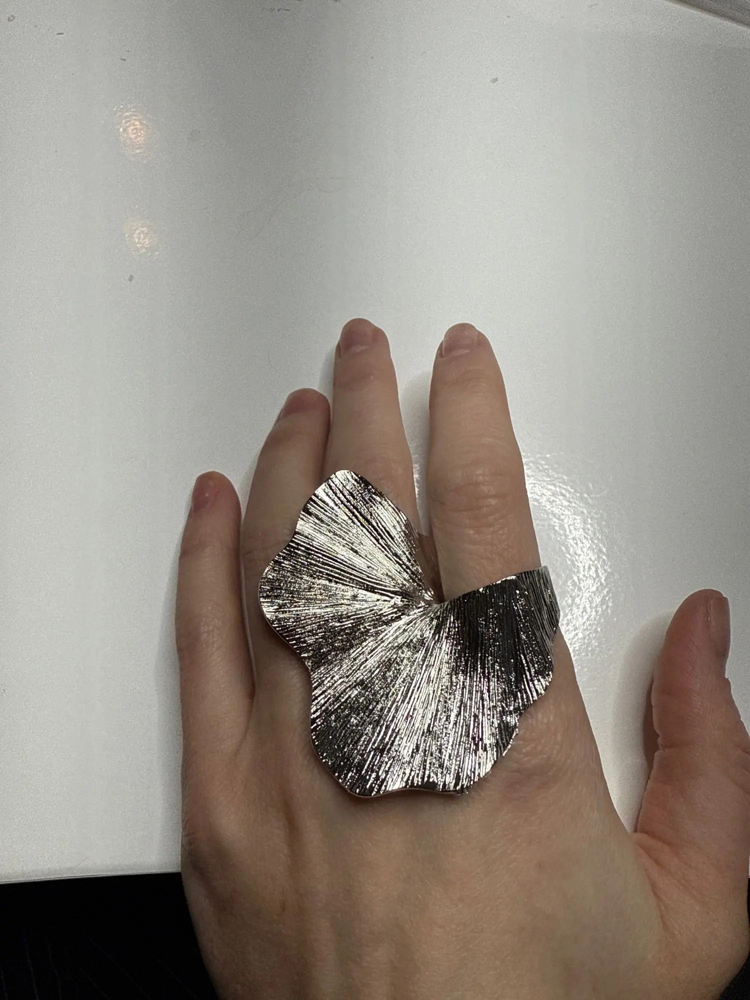 Jewelry Classic Leaf Shaped Ring Size ONE SIZE - 3 Thumbnail