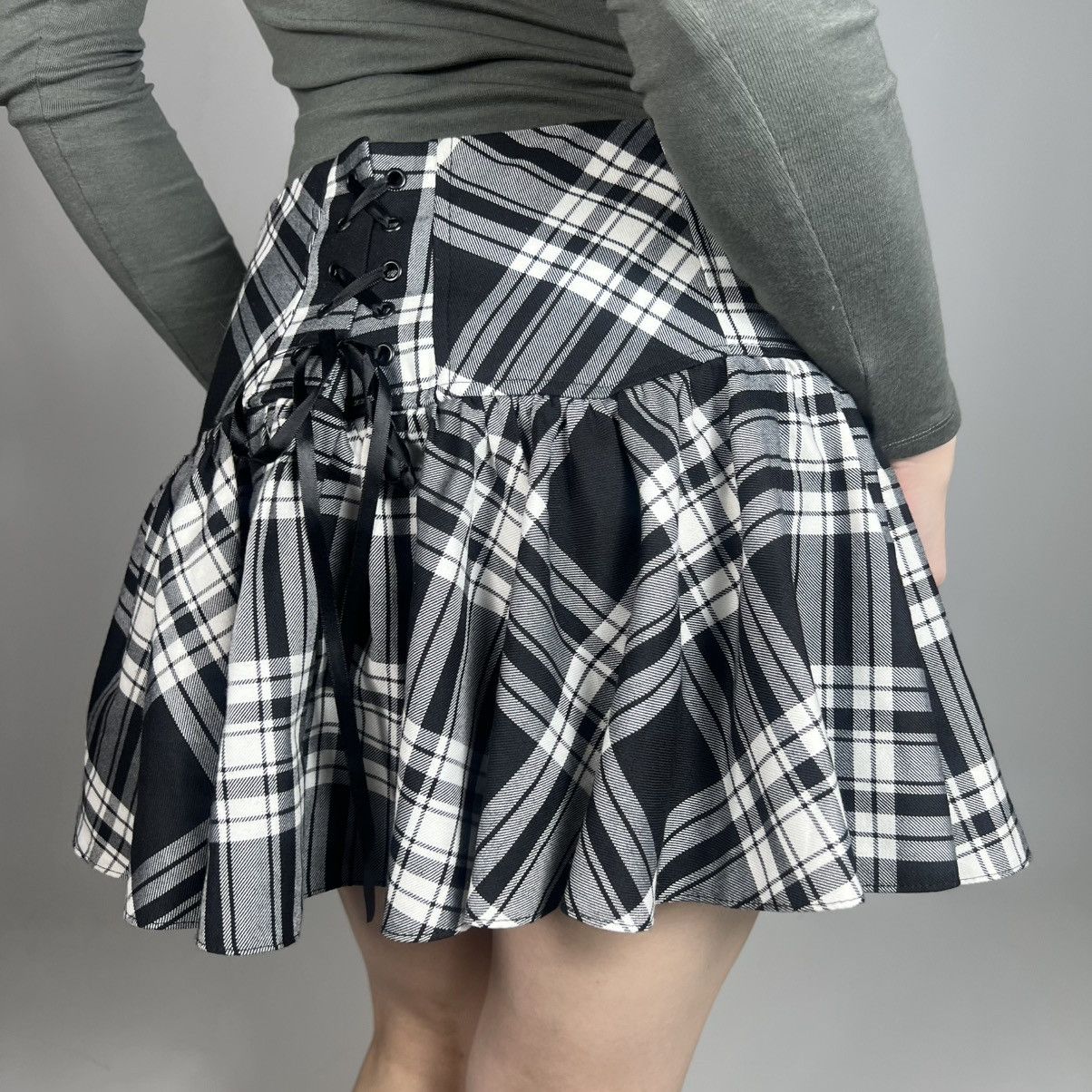 Japanese Brand Vintage Y2K Flared Sexy Checked Retro 90s Style Mini Skirt Size 27" / US 4 / IT 40 - 2 Thumbnail