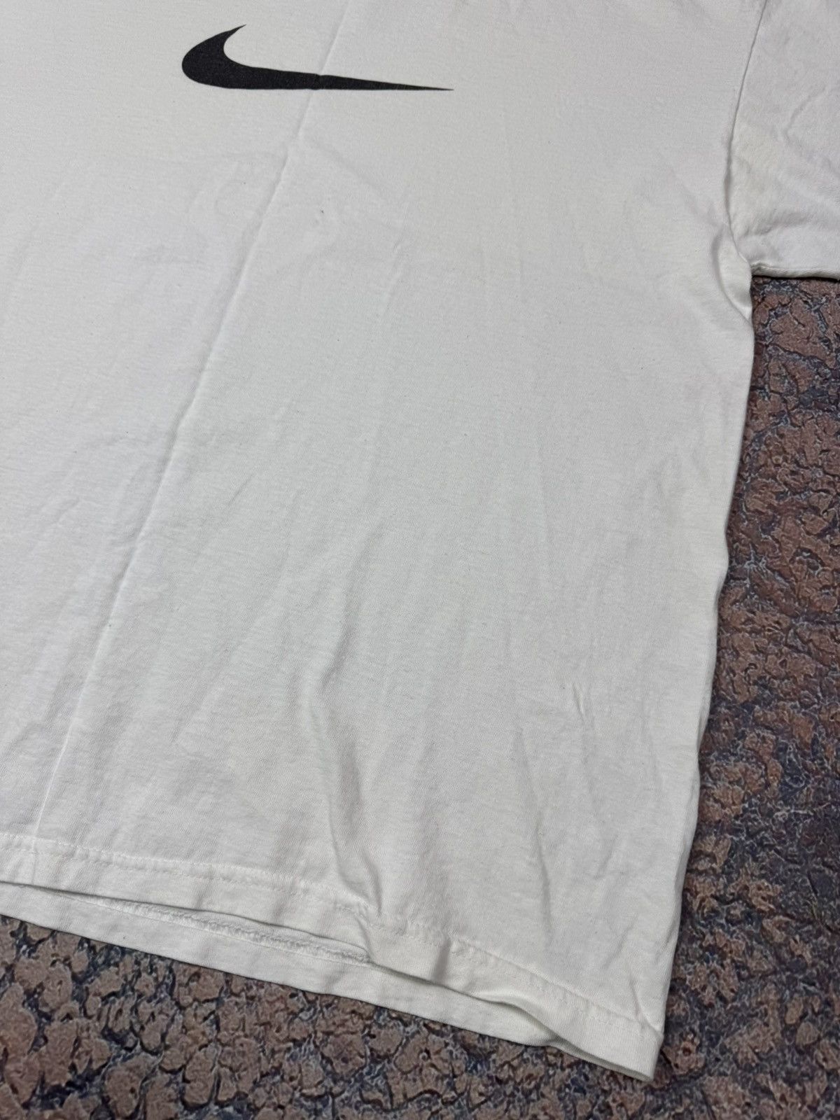 Nike Vintage 90s Nike t shirt big logo Swoosh y2k RARE Size US L / EU 52-54 / 3 - 3 Thumbnail