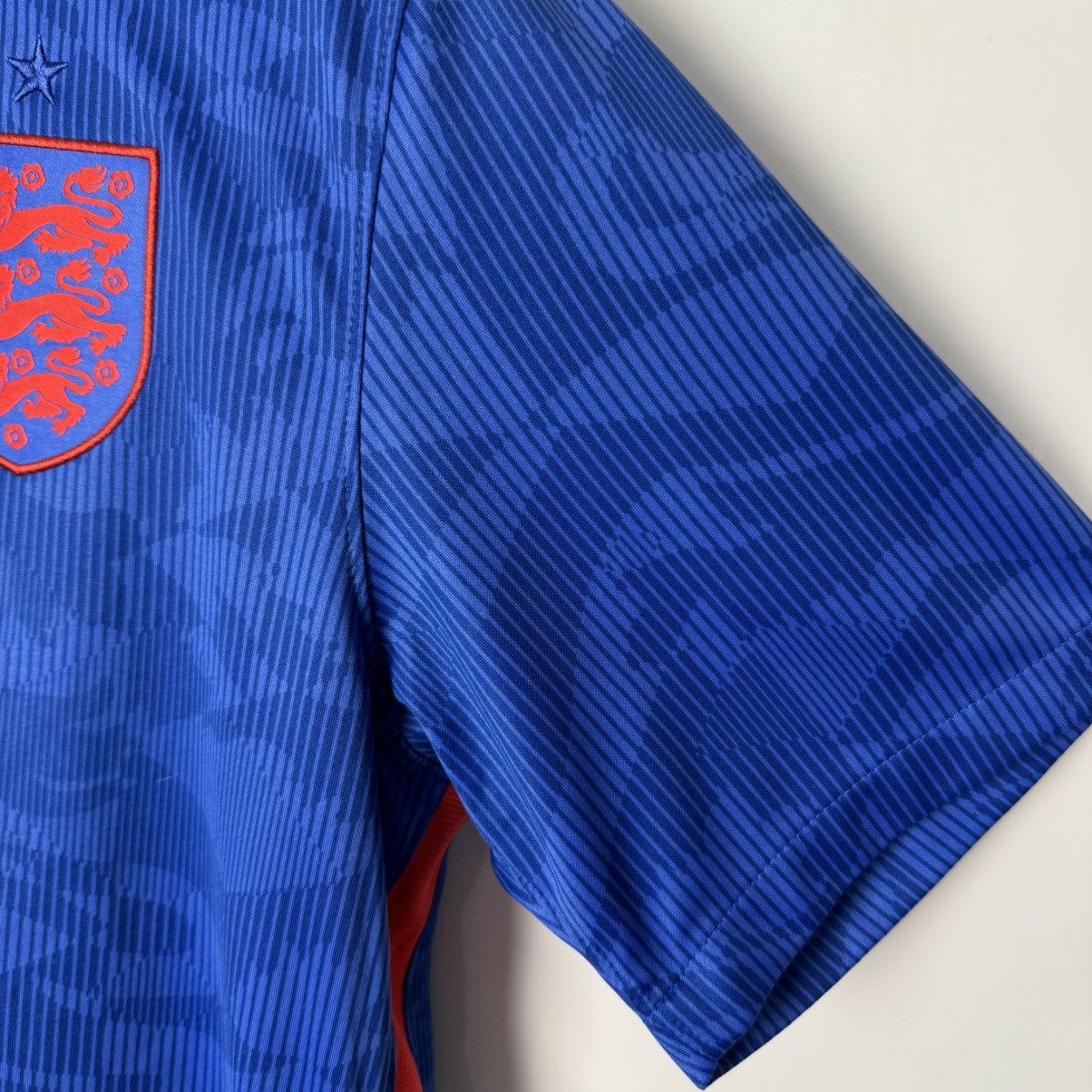 Nike ENGLAND 2020 2021 AWAY FOOTBALL SHIRT SOCCER JERSEY sz L MEN Size US L / EU 52-54 / 3 - 13 Thumbnail