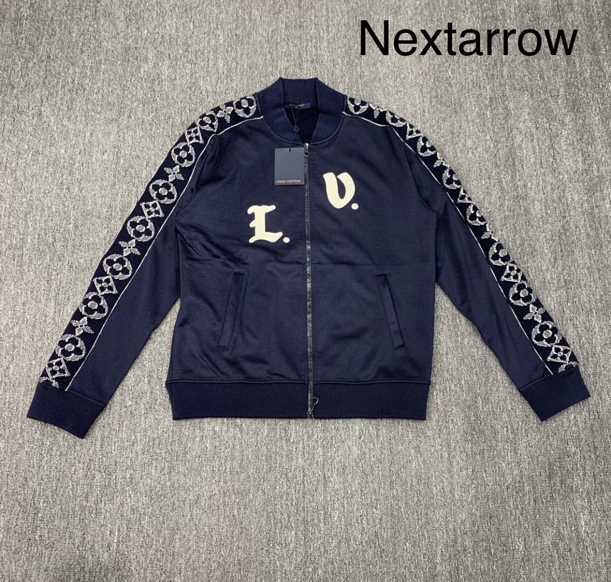 Louis Vuitton Louis Vuitton Navy blue arm three flower logo zipper jacket Size US L / EU 52-54 / 3 - 1 Thumbnail