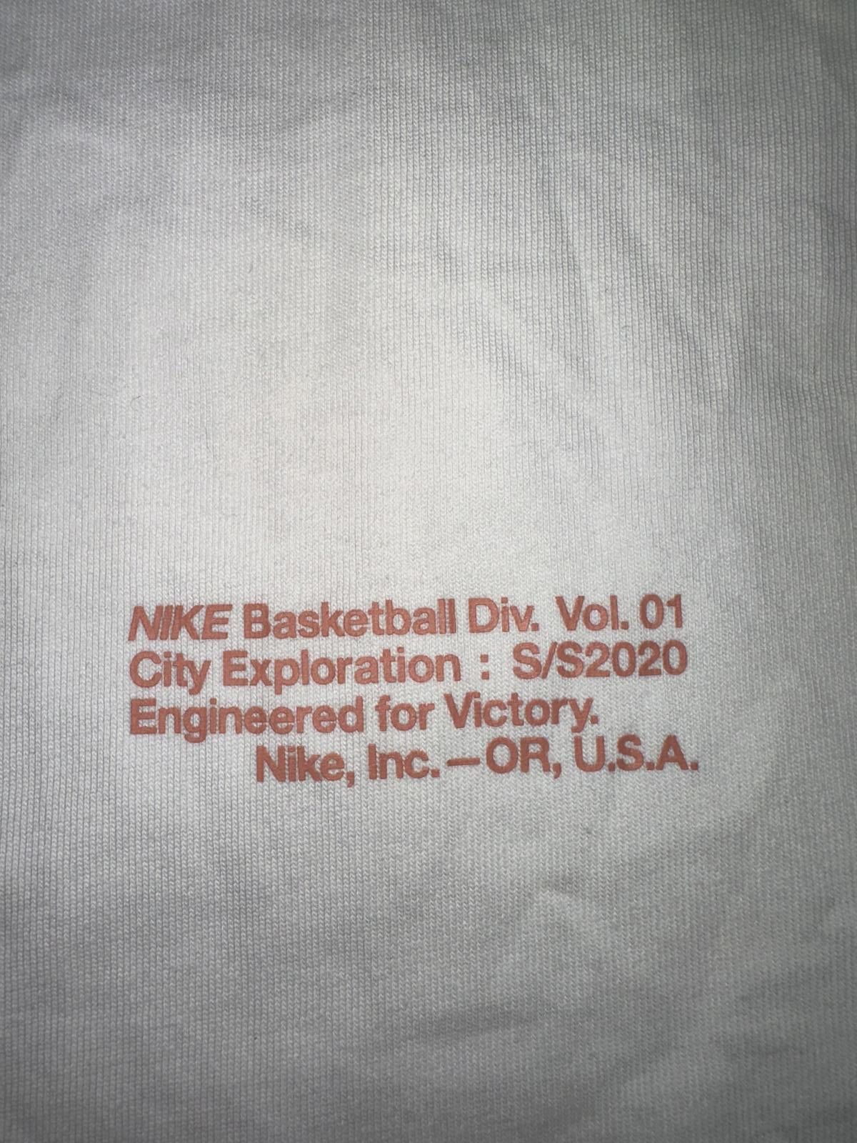 Nike Nike DNA City Exploration Men's Basketball Long-Sleeve T-Shirt Sample Size US M / EU 48-50 / 2 - 4 Thumbnail