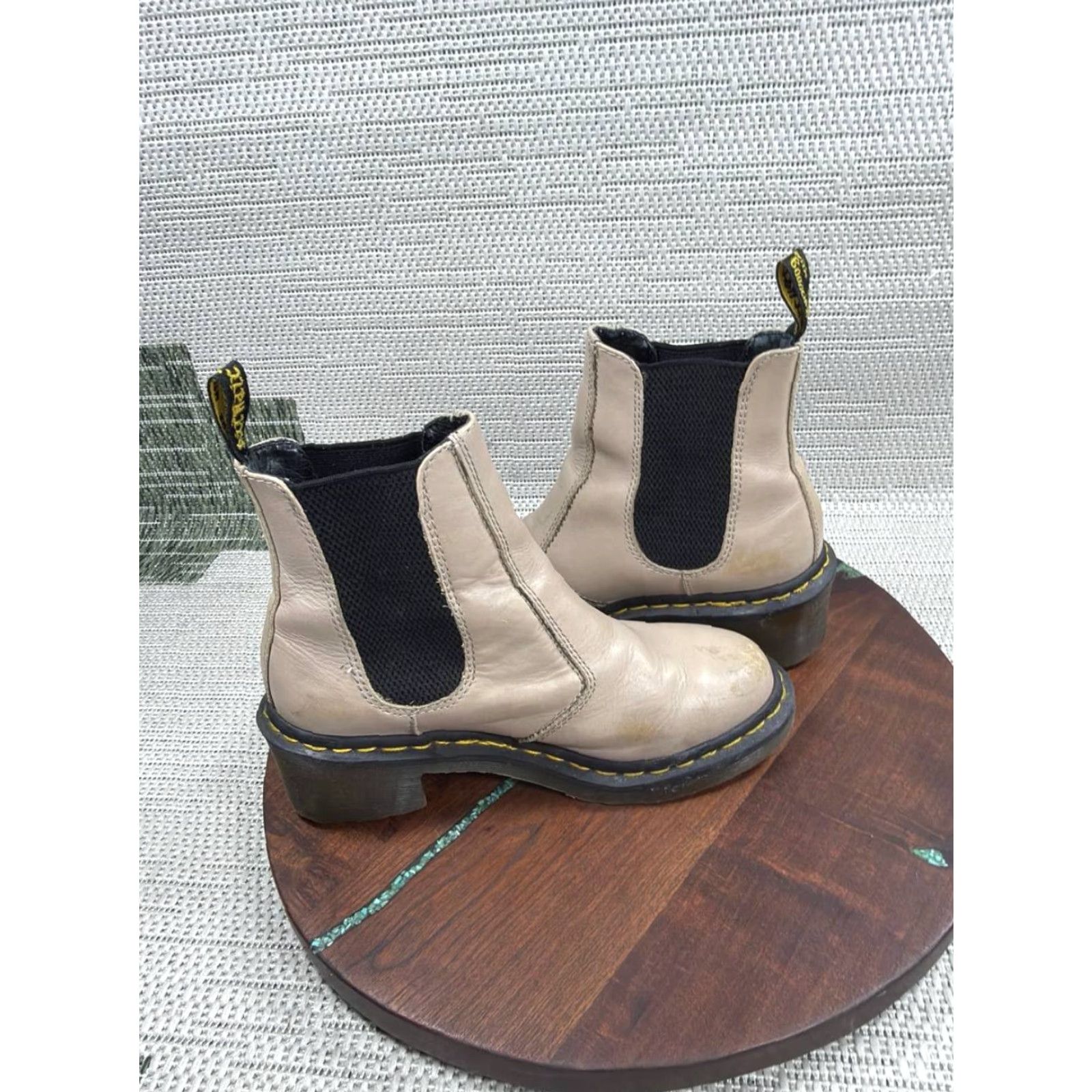 Dr. Martens Dr. Martens Cadence Chelsea Boots Womens Size 7 Beige Leather Pull On Chelsea Boots Women Casual Vintage No N/A Size US 7 / IT 37 - 4 Thumbnail