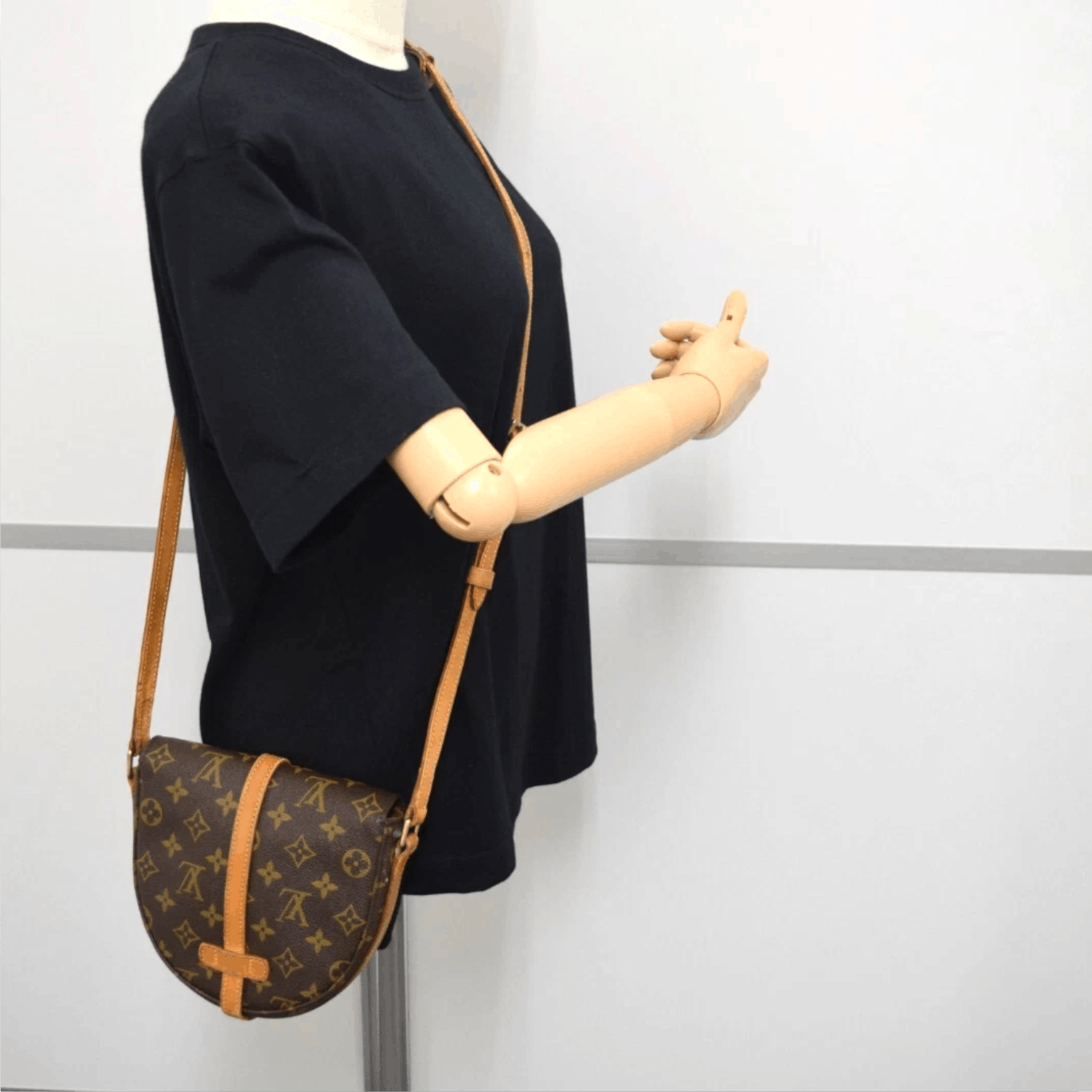 Louis Vuitton Louis Vuitton Chantilly PM Crossbody Monogram Canvas M40646 Size ONE SIZE - 1 Thumbnail