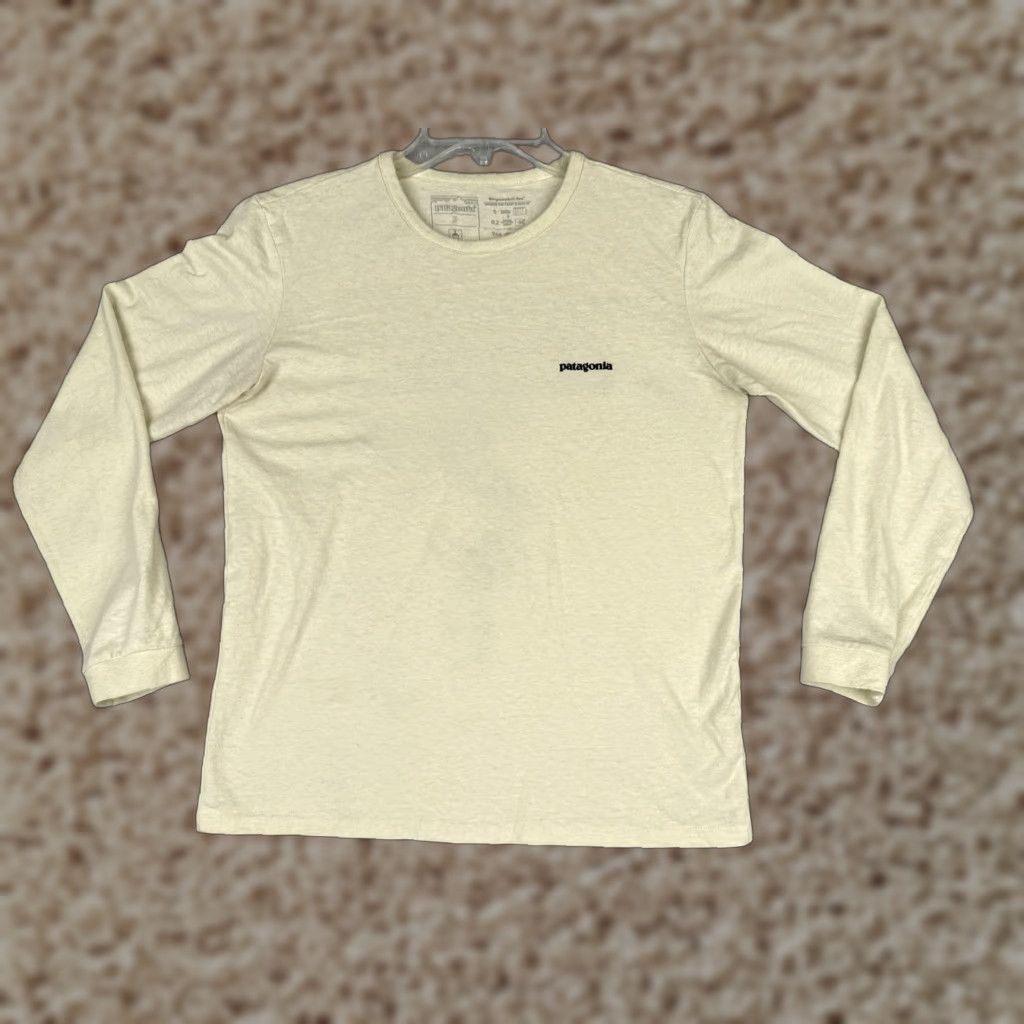 Patagonia Patagonia Shirt Mens Small Yellow Crew Neck Long Sleeve P-6 Logo Tagless Tee Size US S / EU 44-46 / 1 - 1 Thumbnail