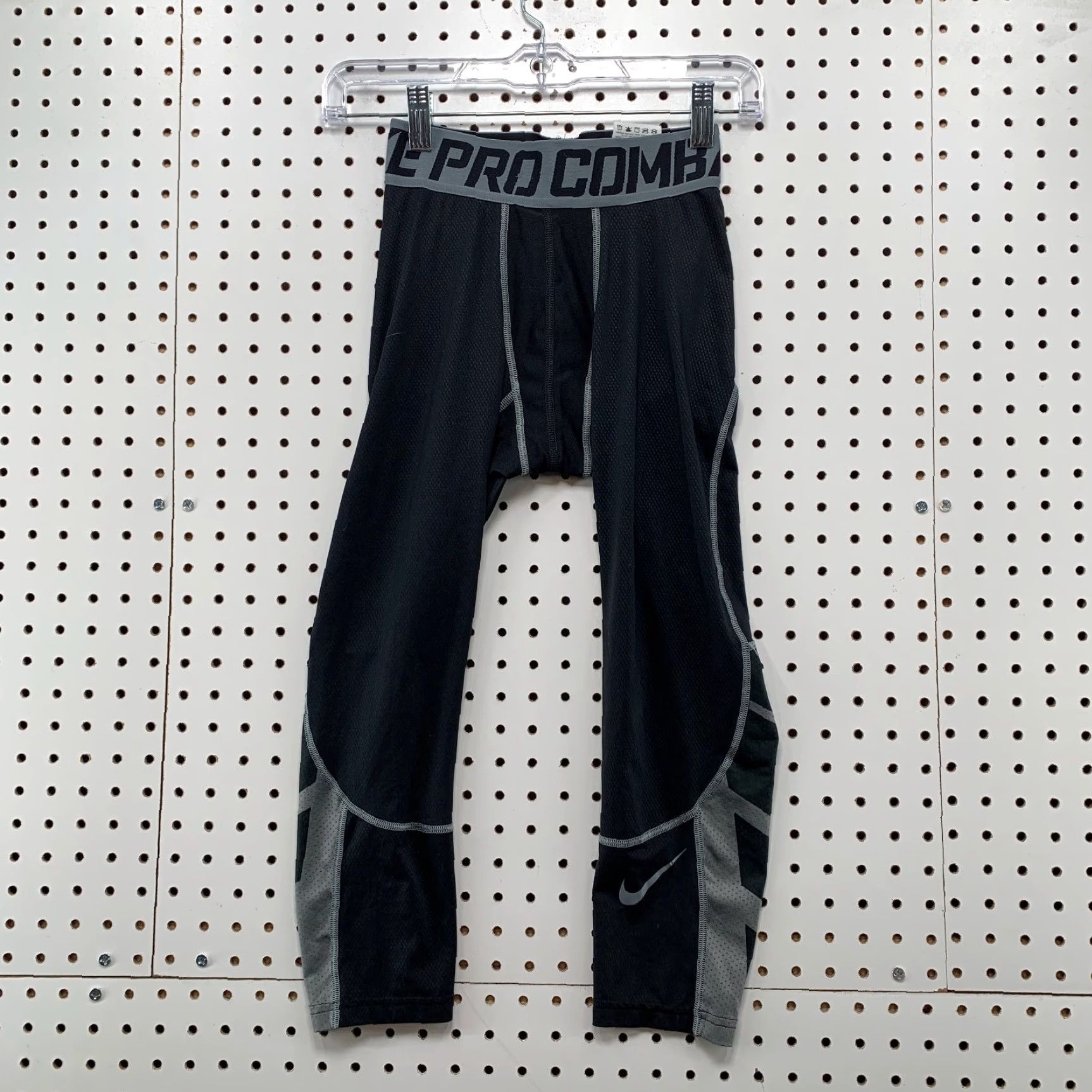 Nike Nike Pro Combat 3/4 Compressions Pants Mens Small Black Gray 22x19 Size US 29 - 2 Thumbnail