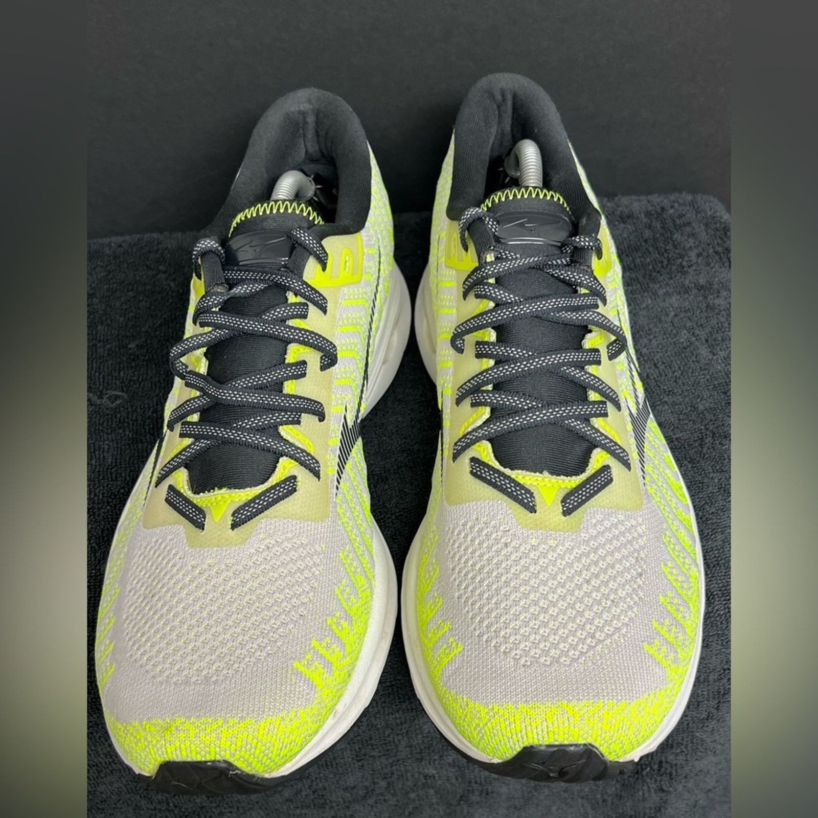 Mizuno Mizuno Wave Rider 24 Waveknit Men's Shoes Volt SZ 12 CLEAN Size US 12 / EU 45 - 6 Thumbnail