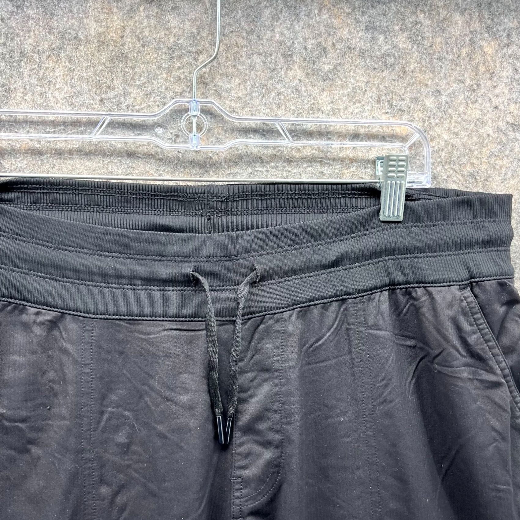 The North Face The North Face Pants Women XL Black Jogger Athletic Hiking Regular Rise Inseam 30 in Pockets Tapered Style Sweatpants Size 40" / US 18 - 7 Thumbnail