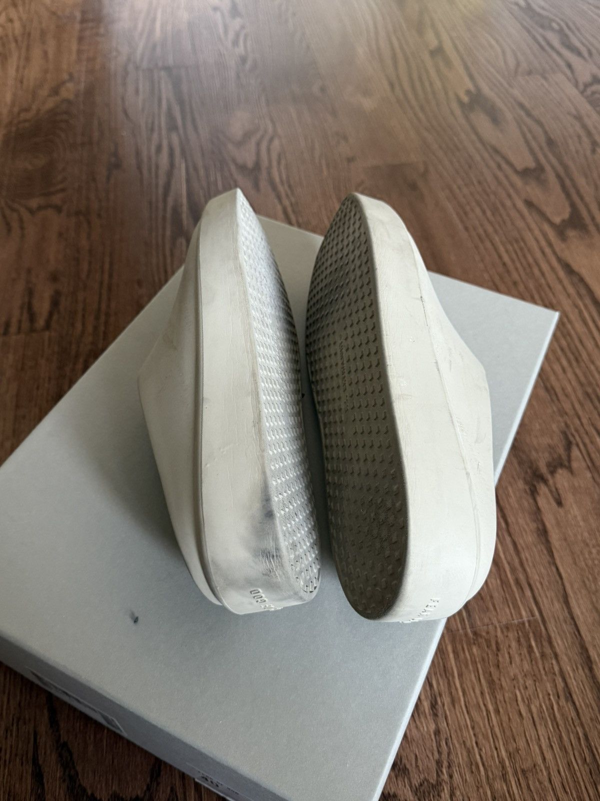 Fear of God Fear of God The California Slip Ons 1.0 size 40 (fits an 8) Size US 7 / EU 40 - 6 Thumbnail