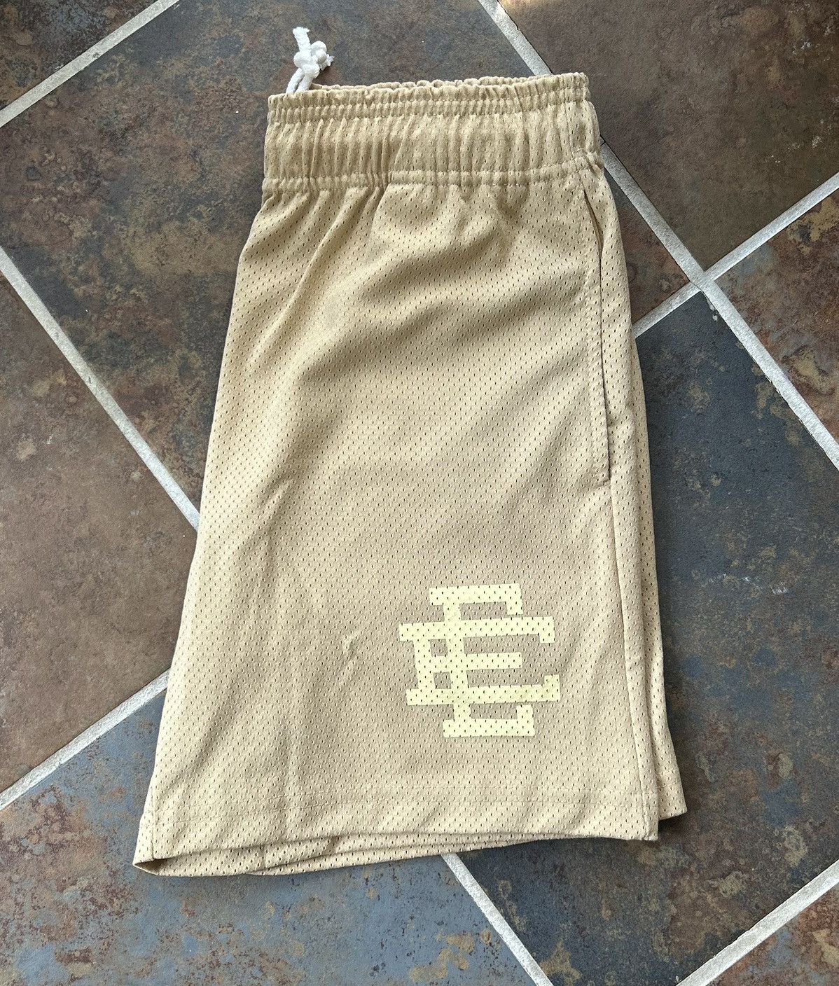 Eric Emanuel SIZE SMALL Eric Emanuel Vegas Gold/White Shorts Size US 30 / EU 46 - 2 Thumbnail