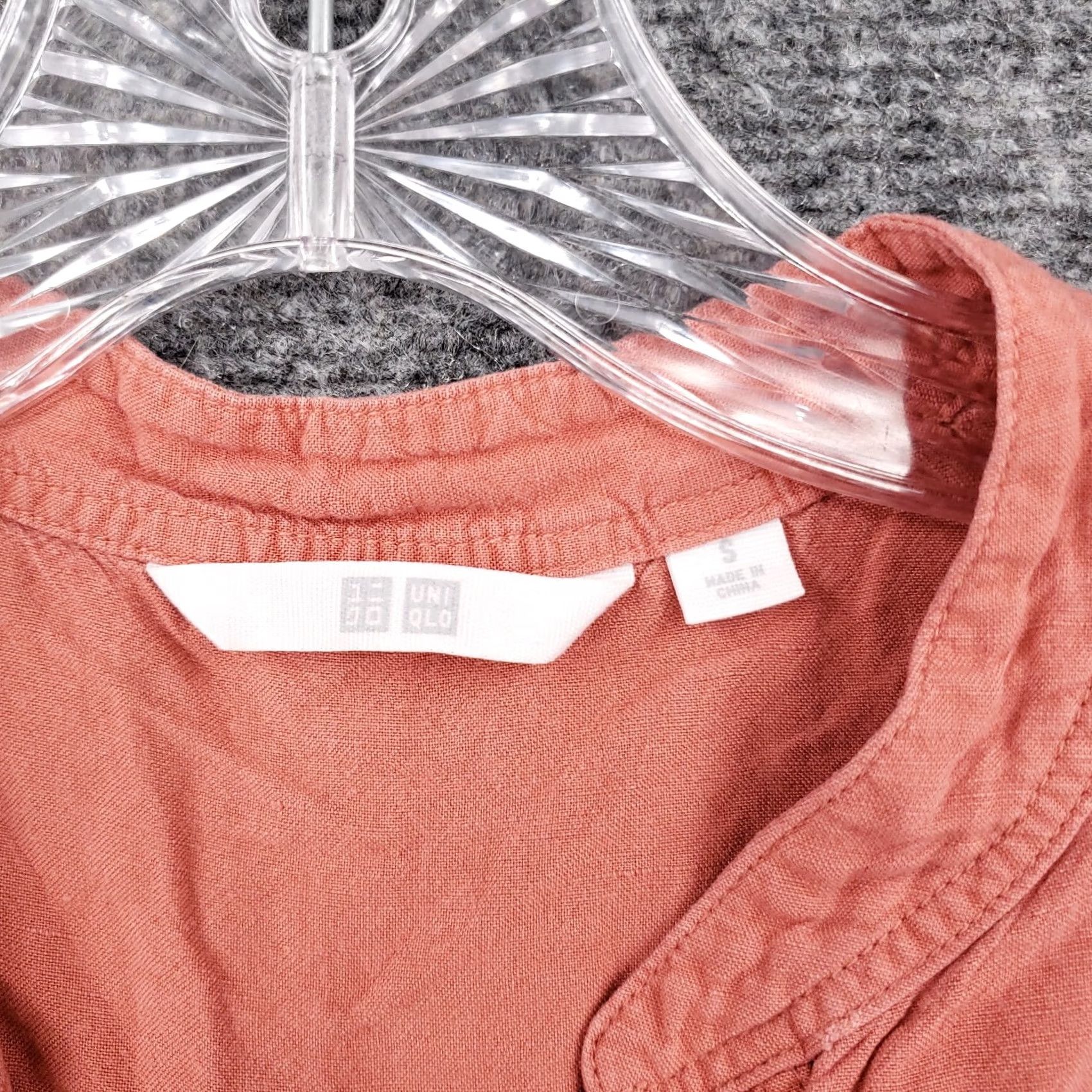 Uniqlo Uniqlo Blouse Womens S Small Orange V Neck Sleeveless Popover Linen Casual Top Size S / US 4 / IT 40 - 6 Thumbnail