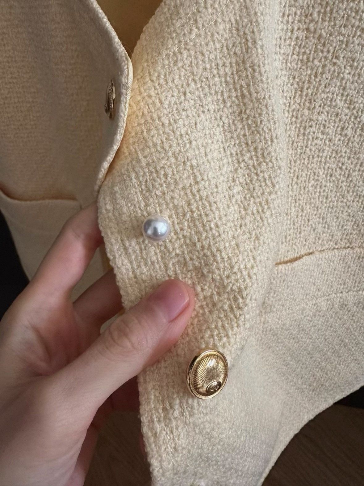 Chanel Vintage 1989 Chanel Wool Vest with Pearl & Gold Buttons Size S / US 4 / IT 40 - 4 Thumbnail