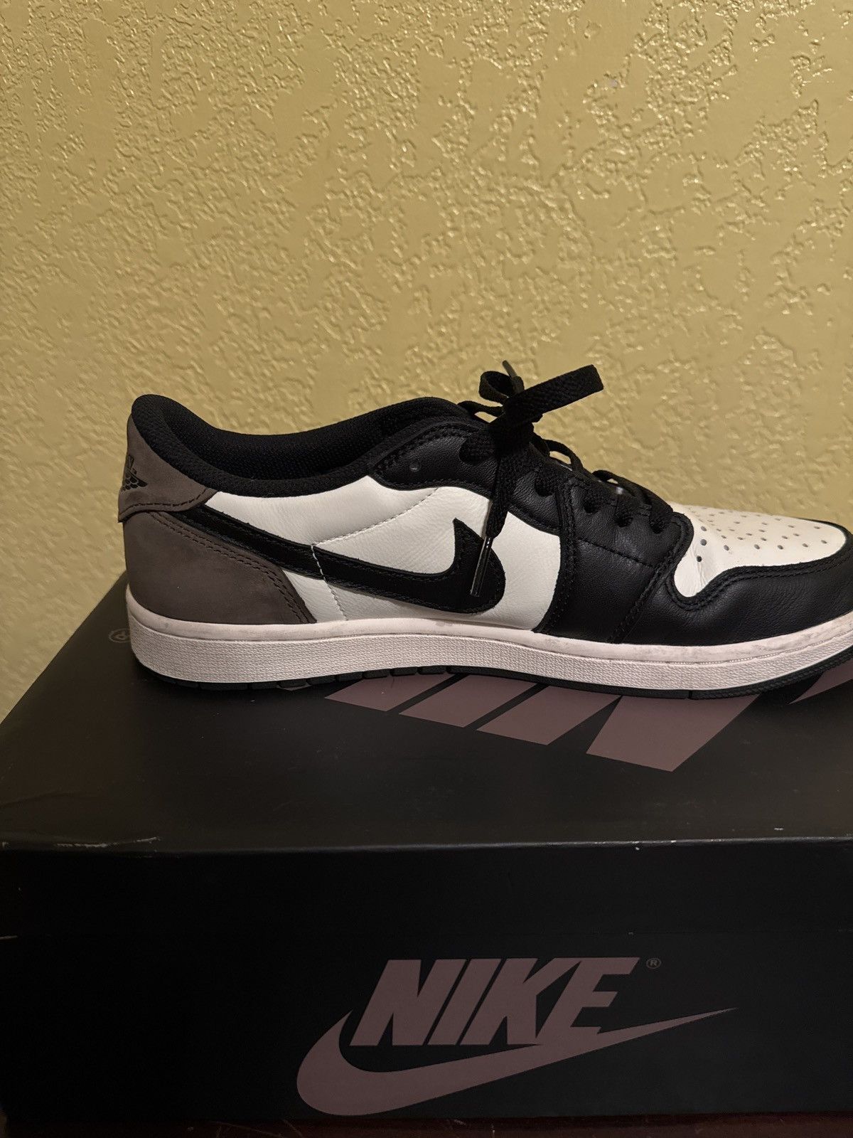 Nike Jordan 1 Retro Low OG Size US 10 / EU 43 - 6 Thumbnail