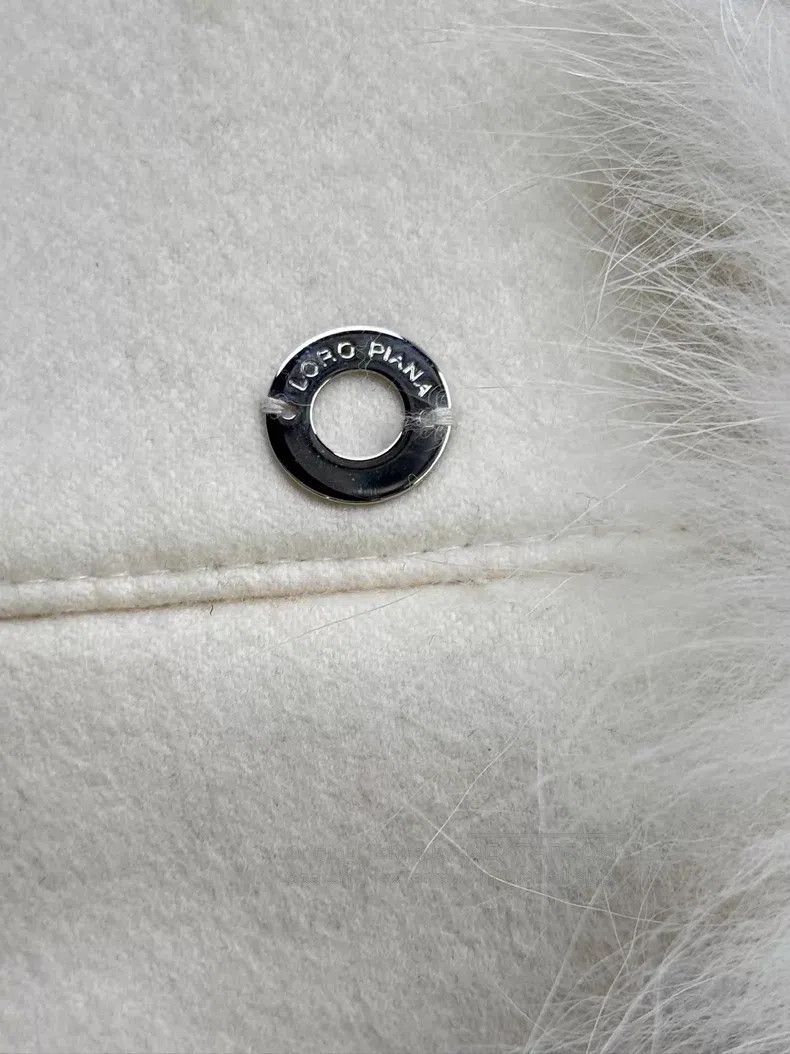 Loro Piana Loro Piana size M White Cashmere Fox Fur Faux Fur Leifeng H Size ONE SIZE - 8 Thumbnail