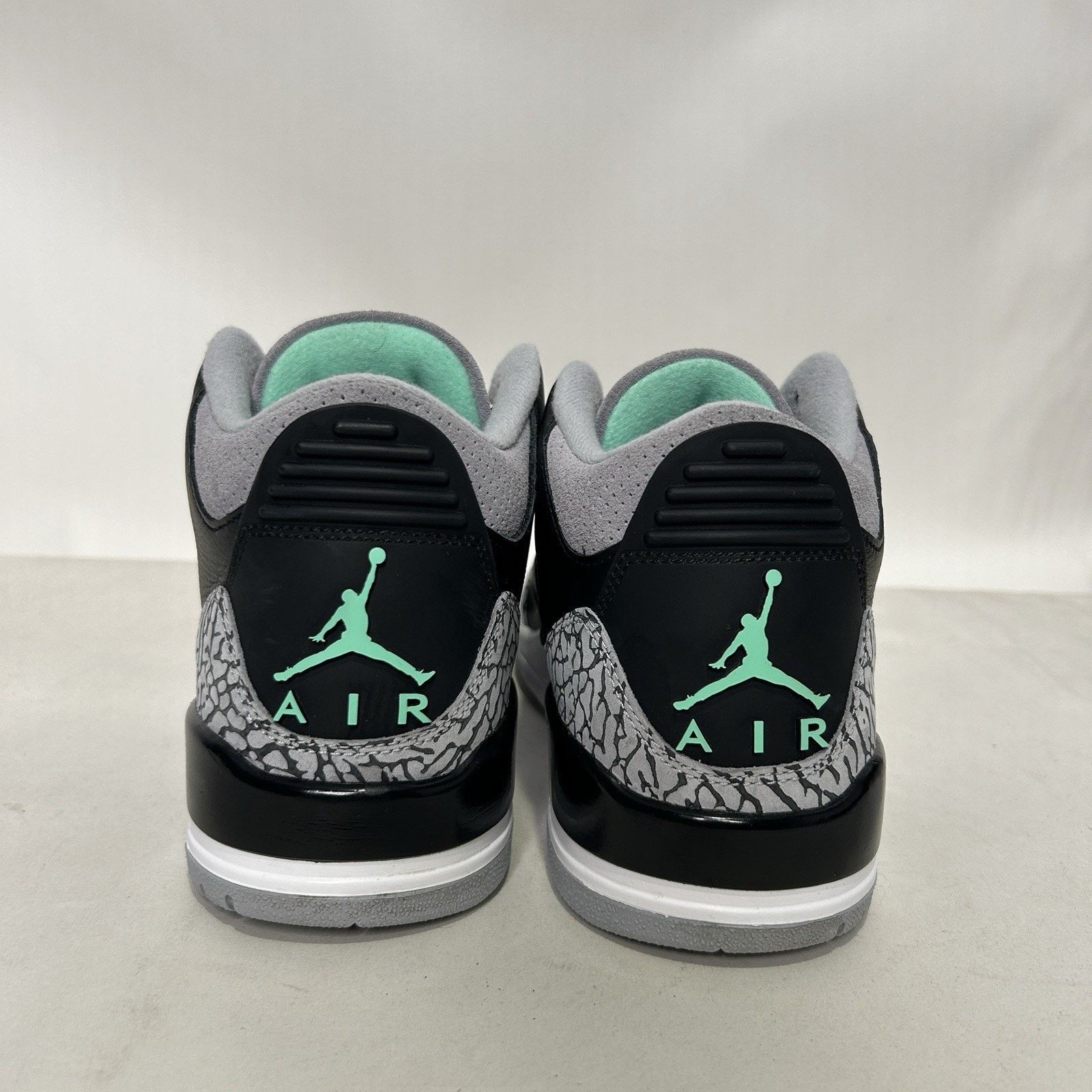 Jordan Brand Nike Air Jordan 3 Retro “Green Glow” Size US 9.5 / EU 42-43 - 5 Thumbnail