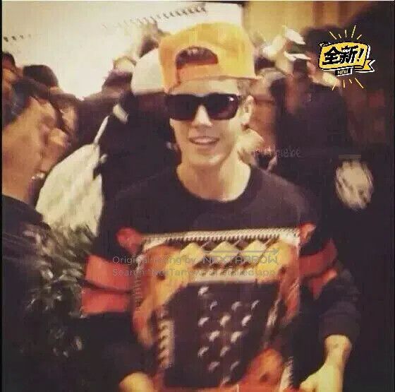 Givenchy Givenchy 17 Target Sweatshirt. Size US S / EU 44-46 / 1 - 9 Thumbnail