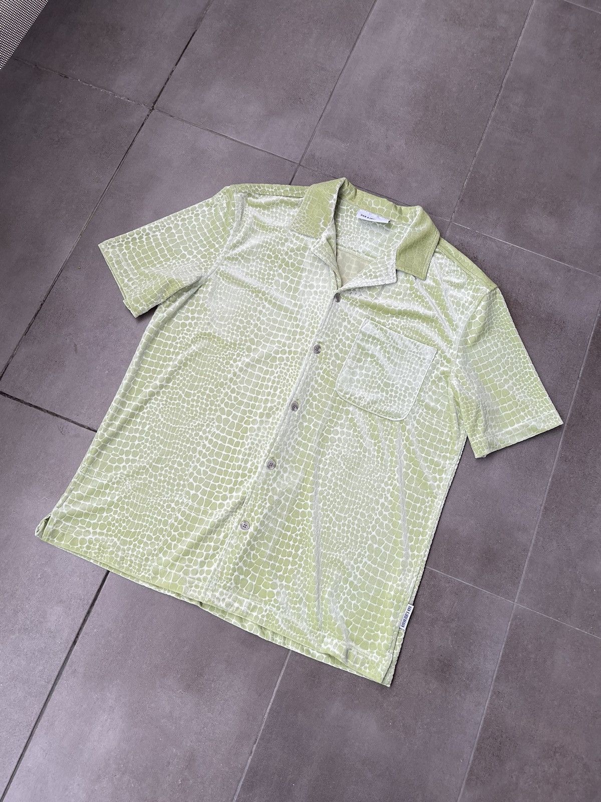 Han Kjobenhavn !DS! SS21 Han Kjobenhavn Pale Green Croc Skin Summer Shirt Size US M / EU 48-50 / 2 - 10 Thumbnail