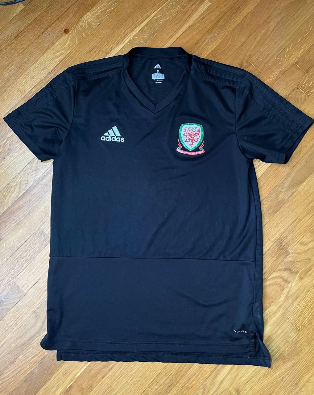 Other Adidas Wales training soccer jersey 2017 uniform Size US S / EU 44-46 / 1 - 1 Thumbnail