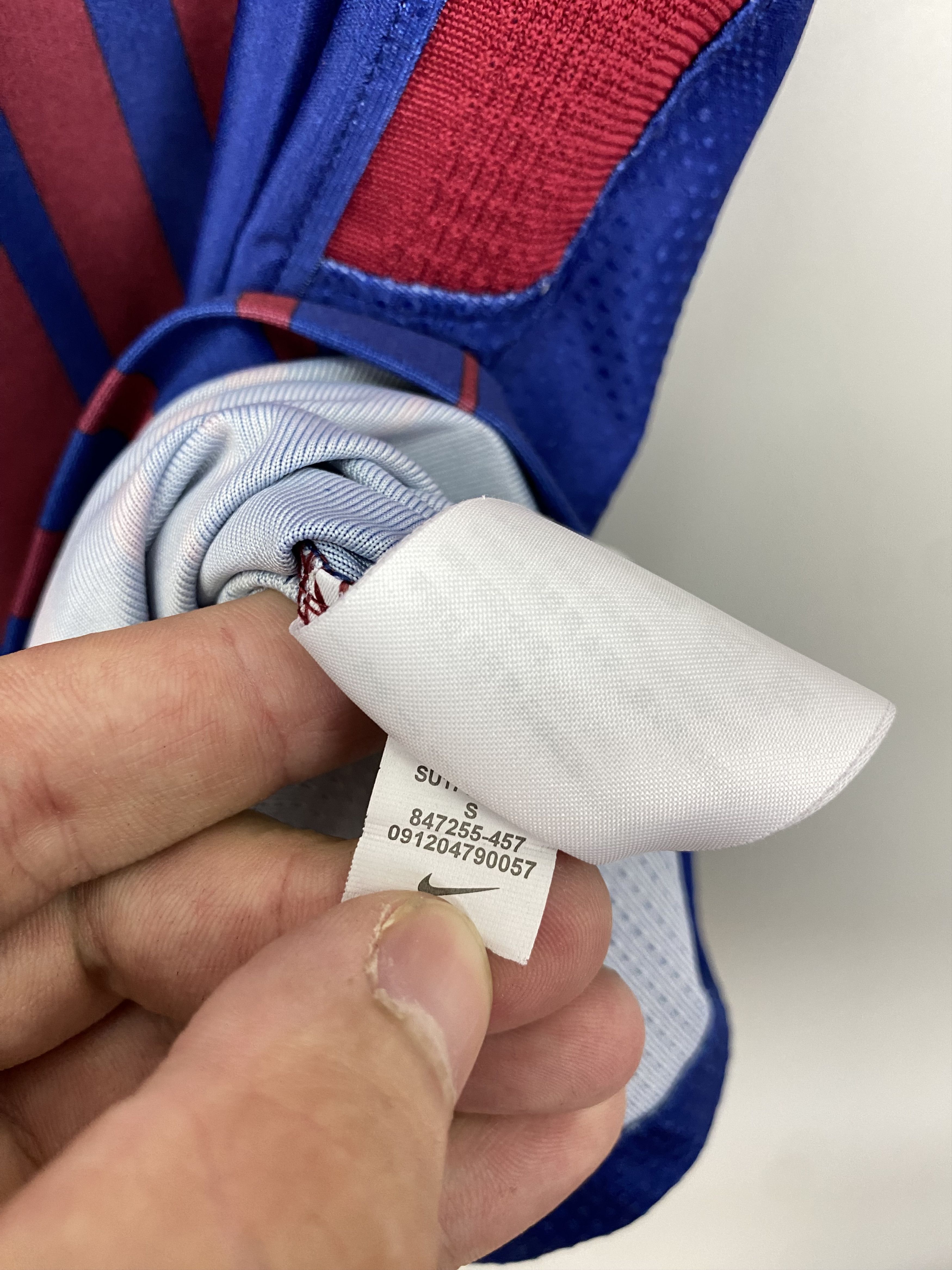 Other BARCELONA 2017/18 NIKE HOME FOOTBALL SOCCER JERSEY KIT Size US S / EU 44-46 / 1 - 9 Thumbnail