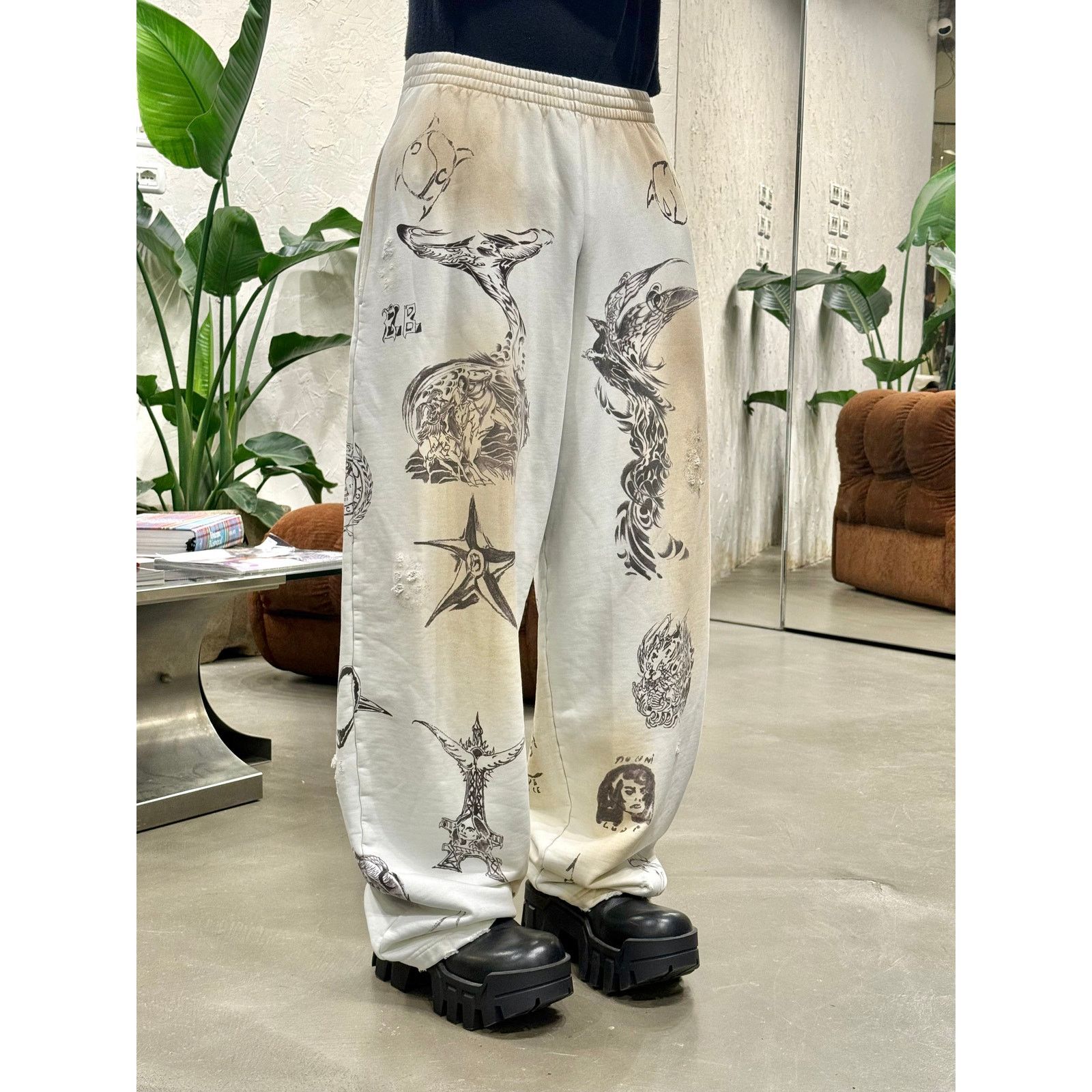 Balenciaga S/S2024 Balenciaga tattoo sweatpants Size US 28 / EU 44 - 1 Thumbnail