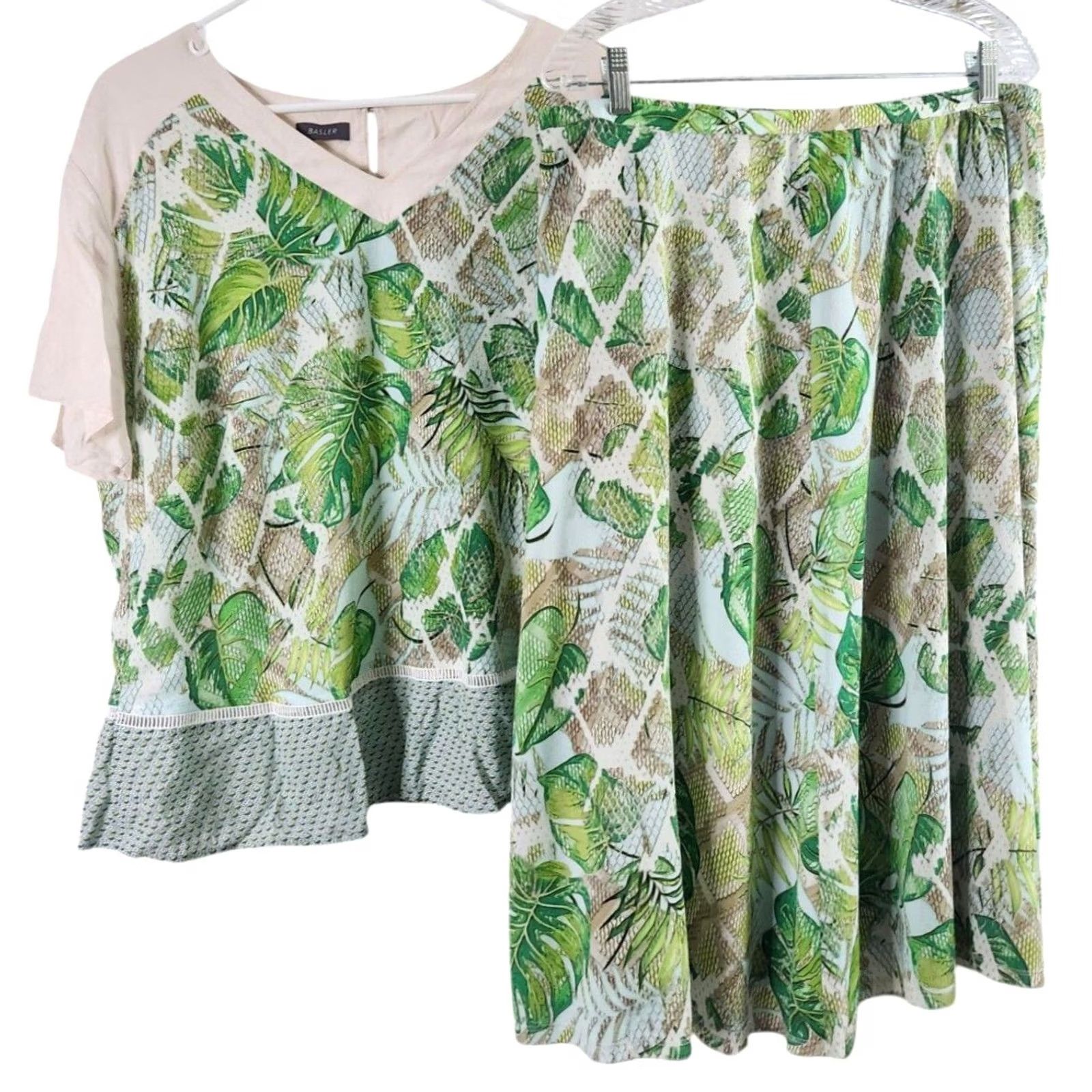 Vintage Basler Women’s Floral Shirt & Skirt Set V-Neck Top 2 Piece Size 46 Green polyester Regular Modern Outfit/Set Womens Size L / US 10 / IT 46 - 2 Thumbnail
