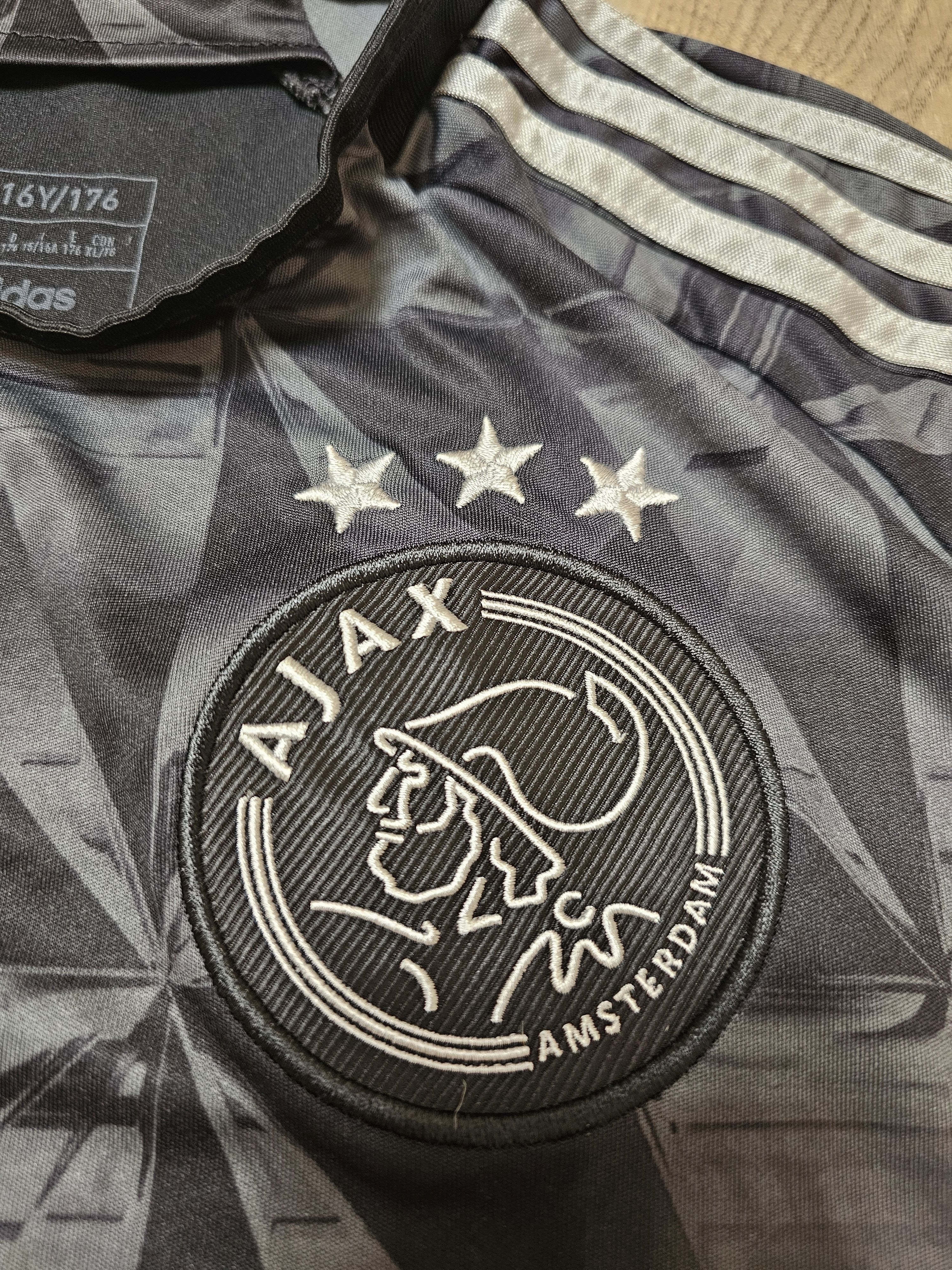 Adidas AJAX 2023 2024 THIRD FOOTBALL SOCCER JERSEY BOYS 15-16Y Size US XXS / EU 40 - 4 Thumbnail