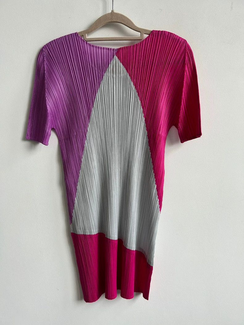 Issey Miyake Issey Miyake size:3 Red and purple pleated short-sleeved s Size S / US 4 / IT 40 - 2 Thumbnail