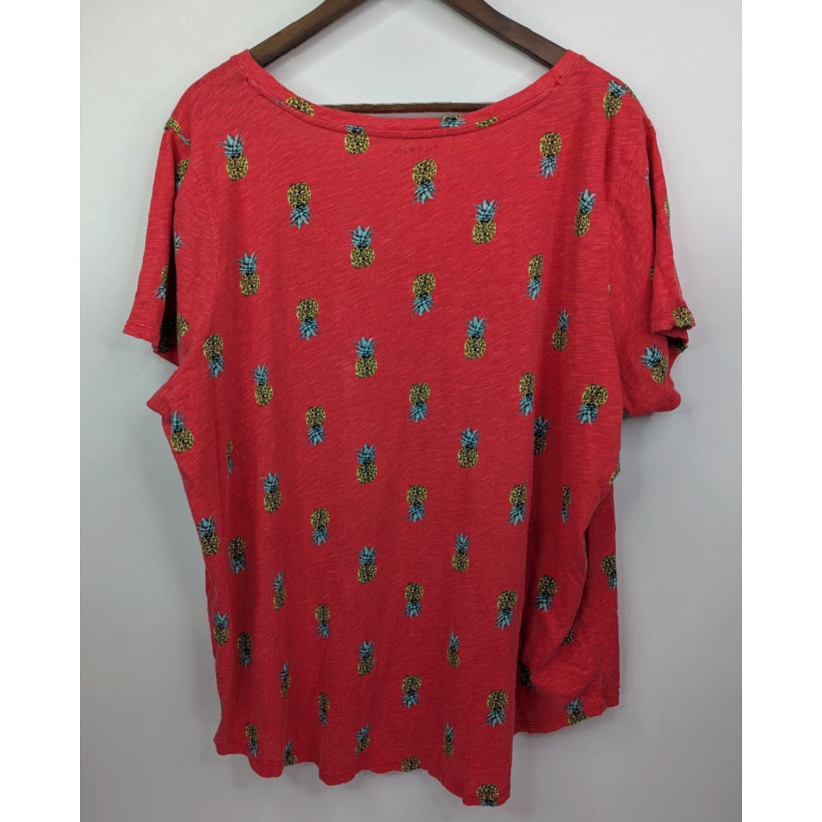 Torrid Torrid Blouse Shirt Women Pink Red Pineapple Print Short Sleeve Pullover Size 2X Adults Plus V-Neck Knit Polyester Size XXL / US 16-18 / IT 52-54 - 3 Thumbnail