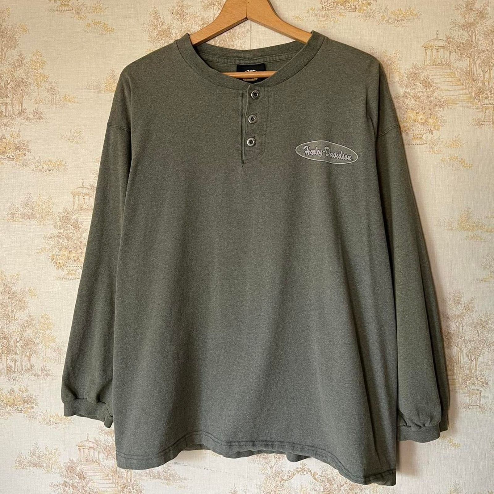 Harley Davidson 90s Harley-Davidson Henley | Milwaukee Sage Green | Size L Size US L / EU 52-54 / 3 - 2 Thumbnail