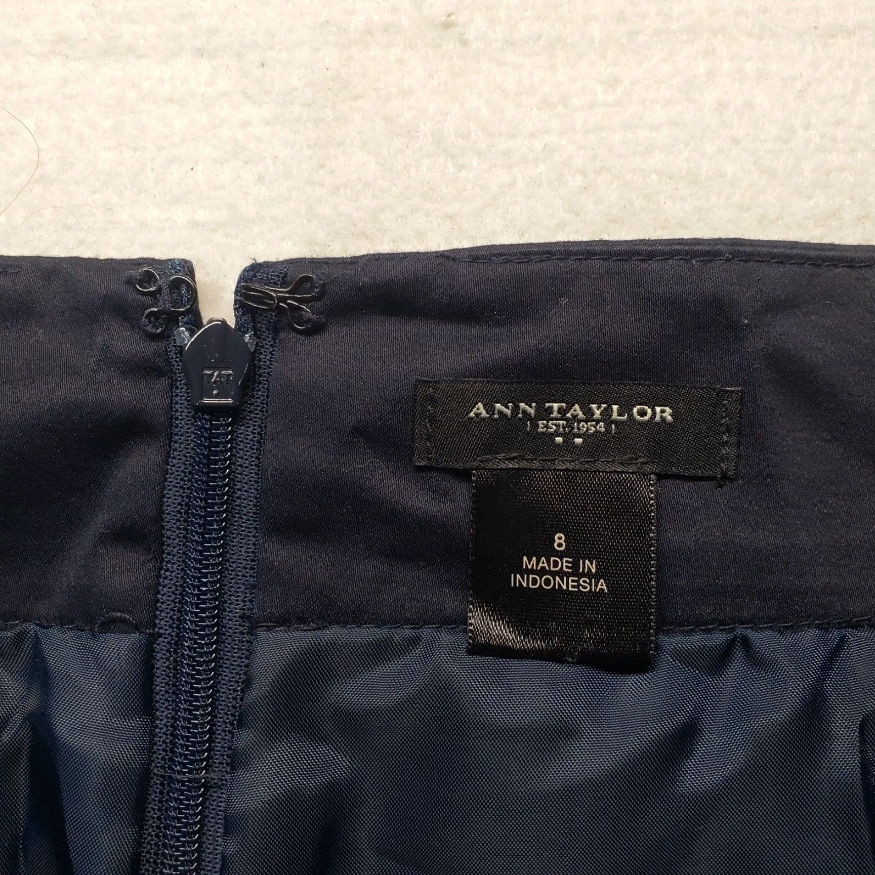 Ann Taylor Ann Taylor Skirt Adult 8 Multicolor Zipper Knee Length Pencil Womens Size 30" / US 8 / IT 44 - 2 Thumbnail