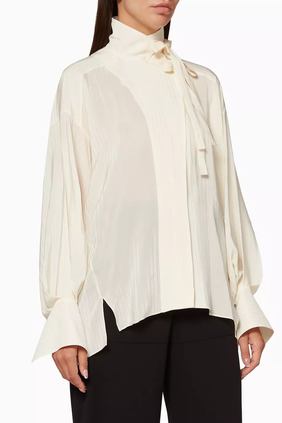 Chloe o1y0825 Bow Shirt in Ivory Size M / US 6-8 / IT 42-44 - 1 Thumbnail