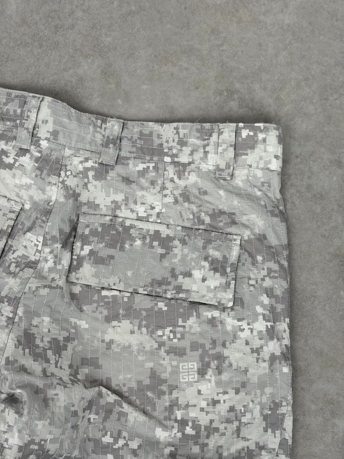 Givenchy SS2023 Givenchy Camo White Distressed Cargo Pants Size US 32 / EU 48 - 12 Thumbnail