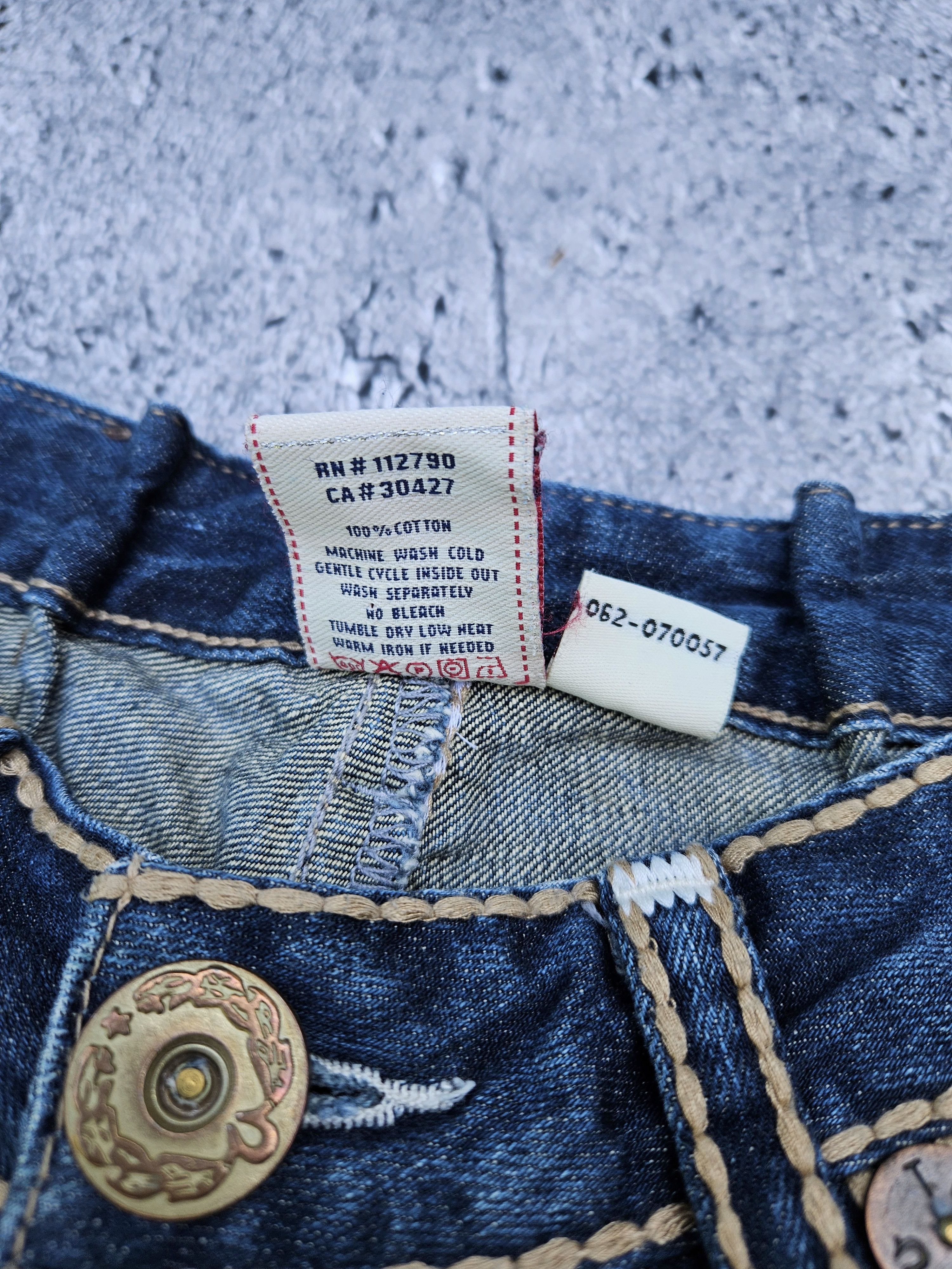 True Religion True religion back flap contrast stitch washed denim Size US 34 / EU 50 - 13 Thumbnail