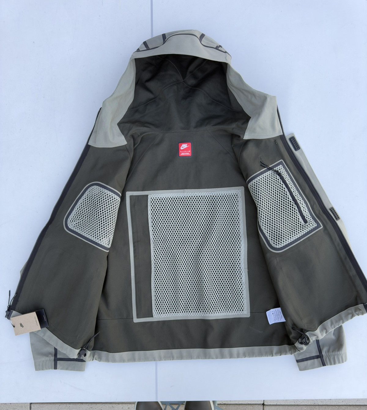 Nike Nike Tech Men's Storm-FIT Hooded Rain Jacket Size US S / EU 44-46 / 1 - 2 Thumbnail