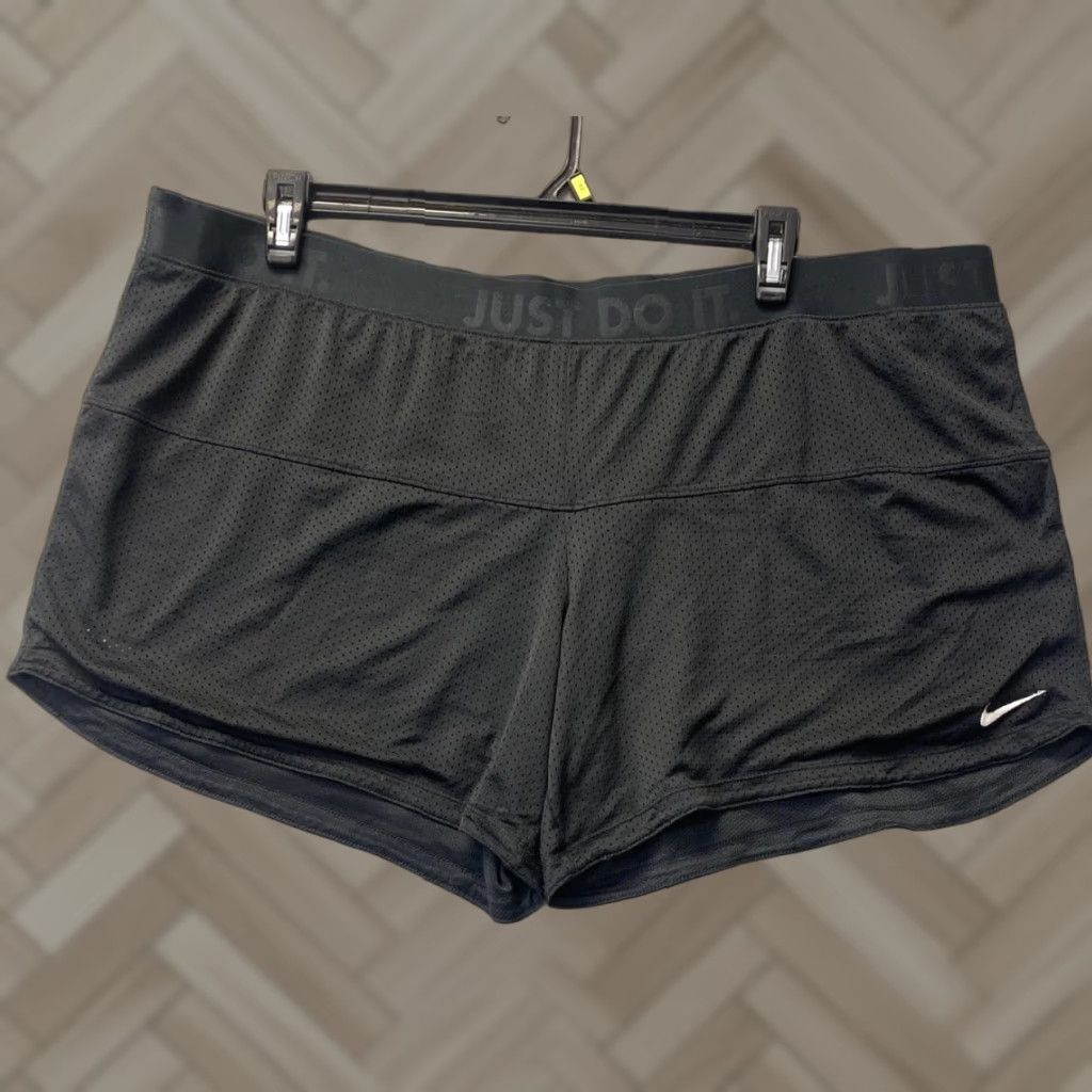 Nike Nike Women Black Athletic Shorts 3X sports / 57-41 Size 40" / US 18 - 1 Thumbnail
