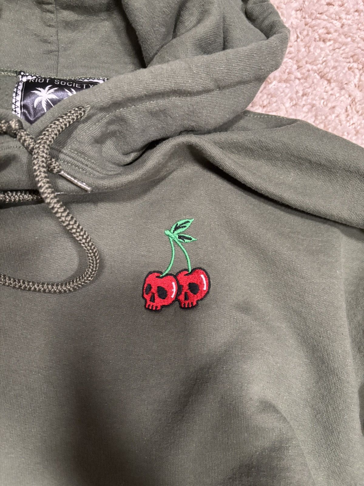 Riot Society Green Riot Society skate hoodie - Size: medium Size US M / EU 48-50 / 2 - 4 Thumbnail