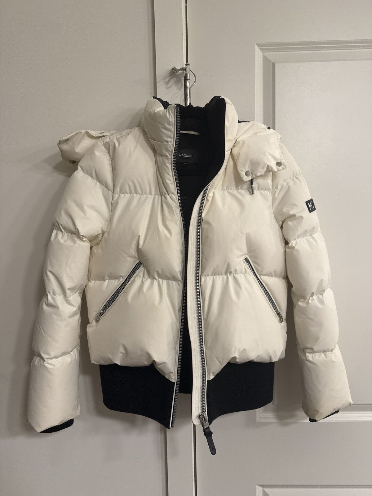 Mackage Mackage Aubrie Hooded Down Bomber Jacket Size XS / US 0-2 / IT 36-38 - 1 Thumbnail