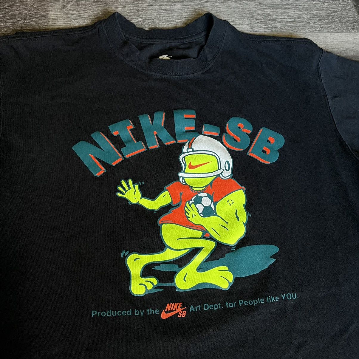 Nike × Vintage Vintage Nike SB Skateboarding Sports Guy Loose Fit Logo Tee Size US S / EU 44-46 / 1 - 1 Thumbnail