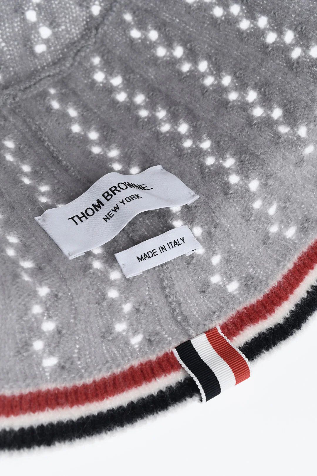 Thom Browne og1mm0426 Size: OS / Cable-Knit Cloche Hat / Cap in Grey Size ONE SIZE - 3 Thumbnail