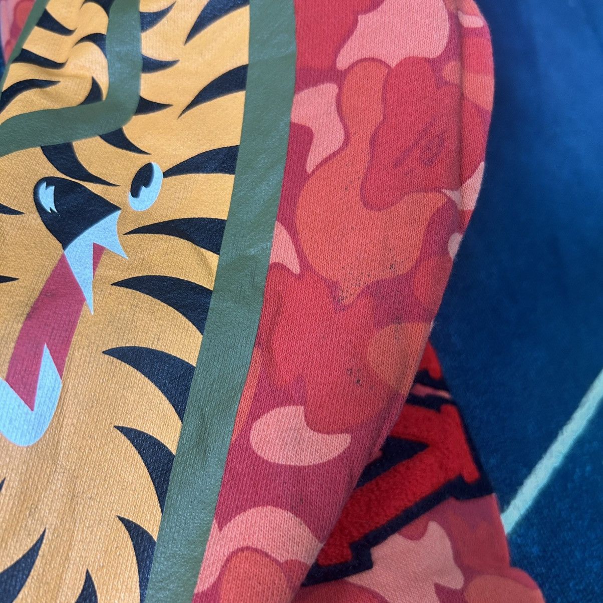 Bape Bape Shark Seoul Store Camo Hoodie Size US M / EU 48-50 / 2 - 17 Thumbnail