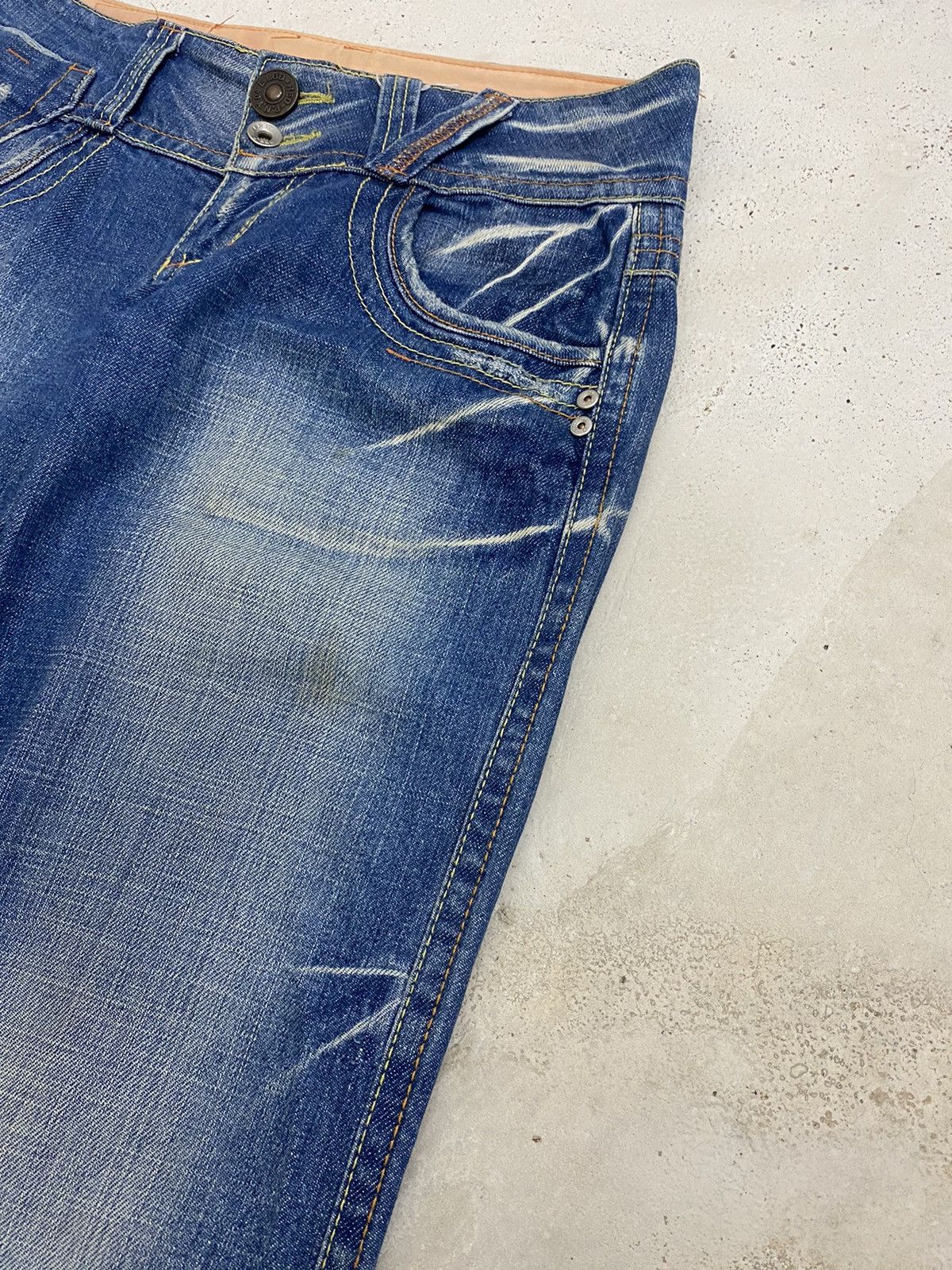 Japanese Brand × Le Grande Bleu (L.G.B.) Flare Red Pepper Jean Japan Unisex Mud Washed Upper Clawn Size US 29 - 6 Thumbnail