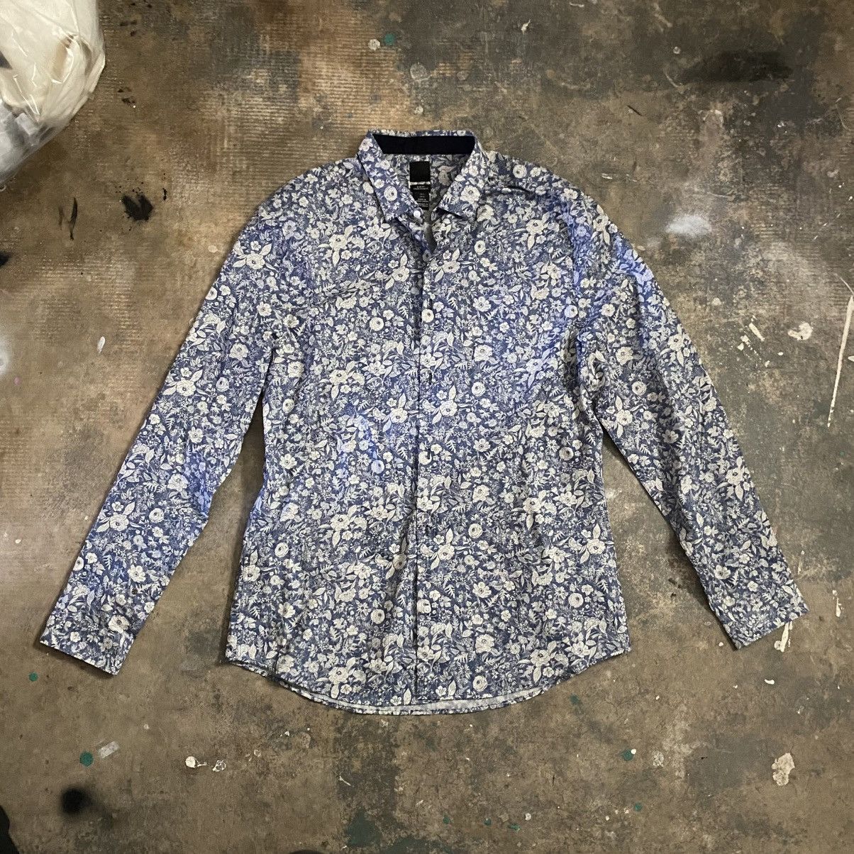 H&M H&M Slim Fit Button up Long sleeve Size L Size US L / EU 52-54 / 3 - 1 Thumbnail