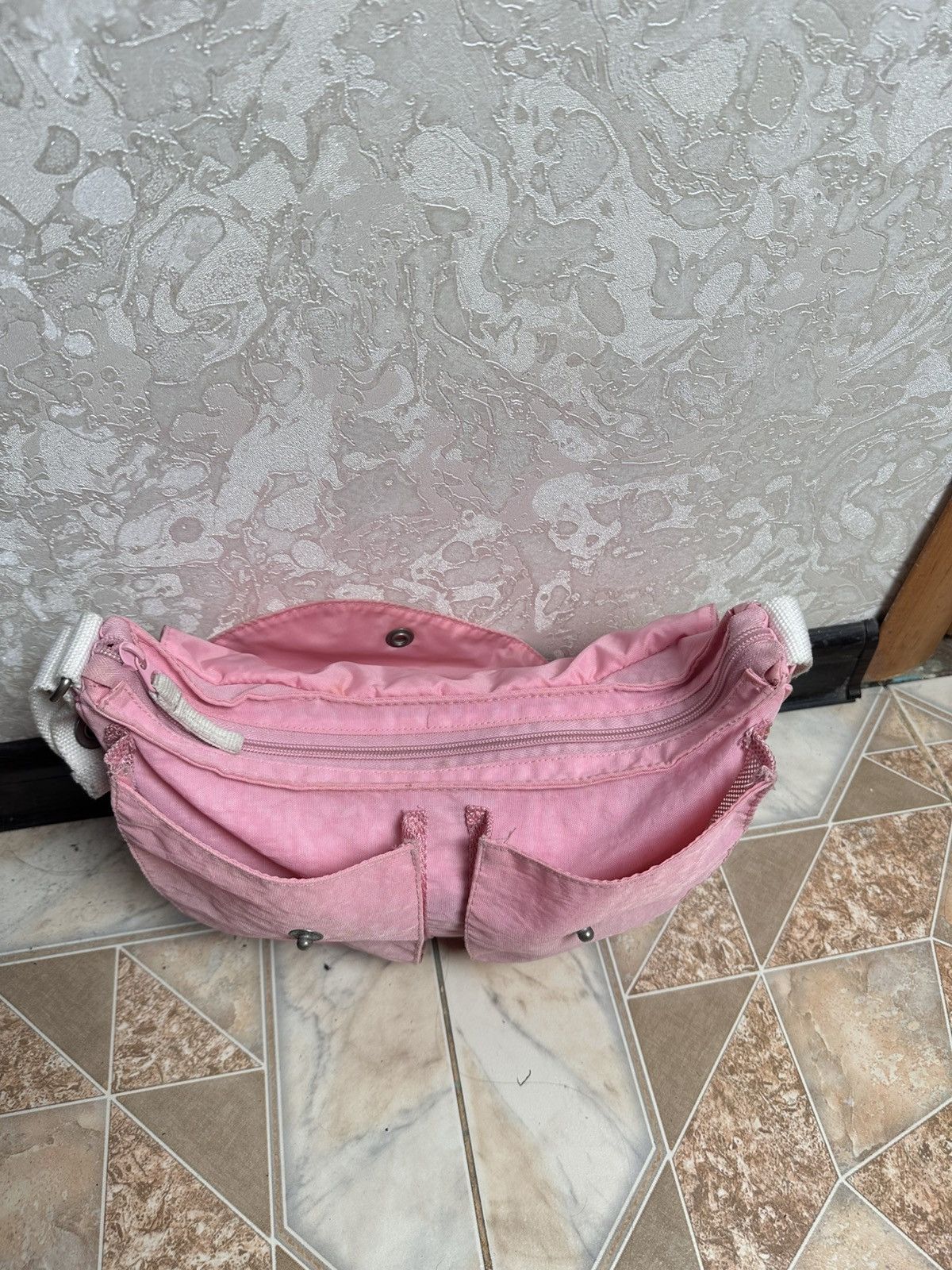 Puma × Vintage Puma Y2K Rounded Half Moon Pink Barbie Handbag Size ONE SIZE - 11 Thumbnail