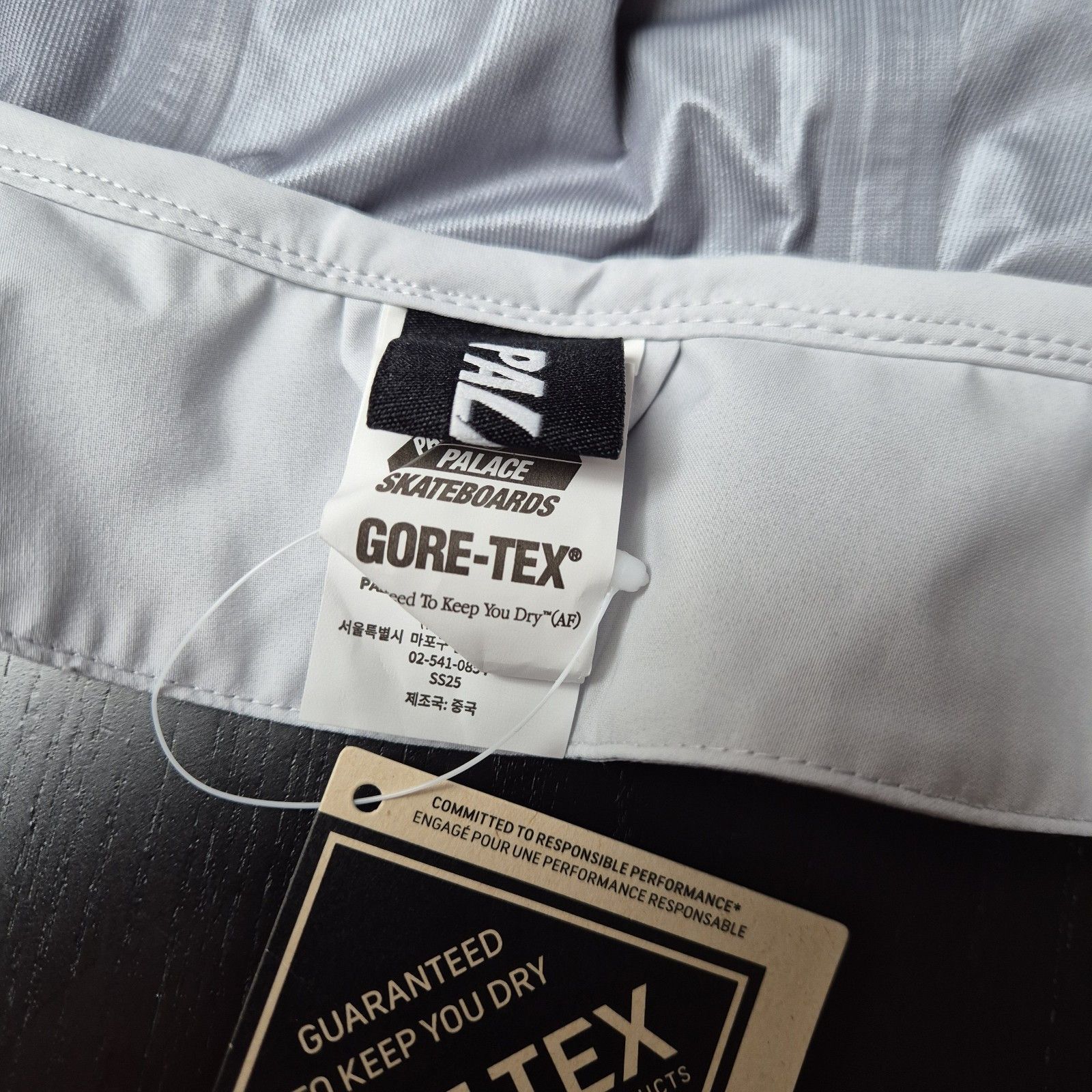 Palace Palace Gore-Tex 3L Showerman Hood Cloud Grey S/M New SS25 Size ONE SIZE - 4 Thumbnail
