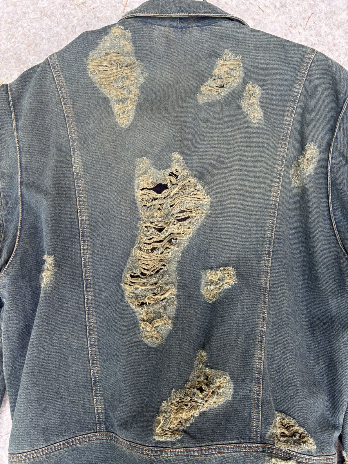 Acne Studios Acne Studios Distressed Denim Jacket Size XS / US 0-2 / IT 36-38 - 4 Thumbnail