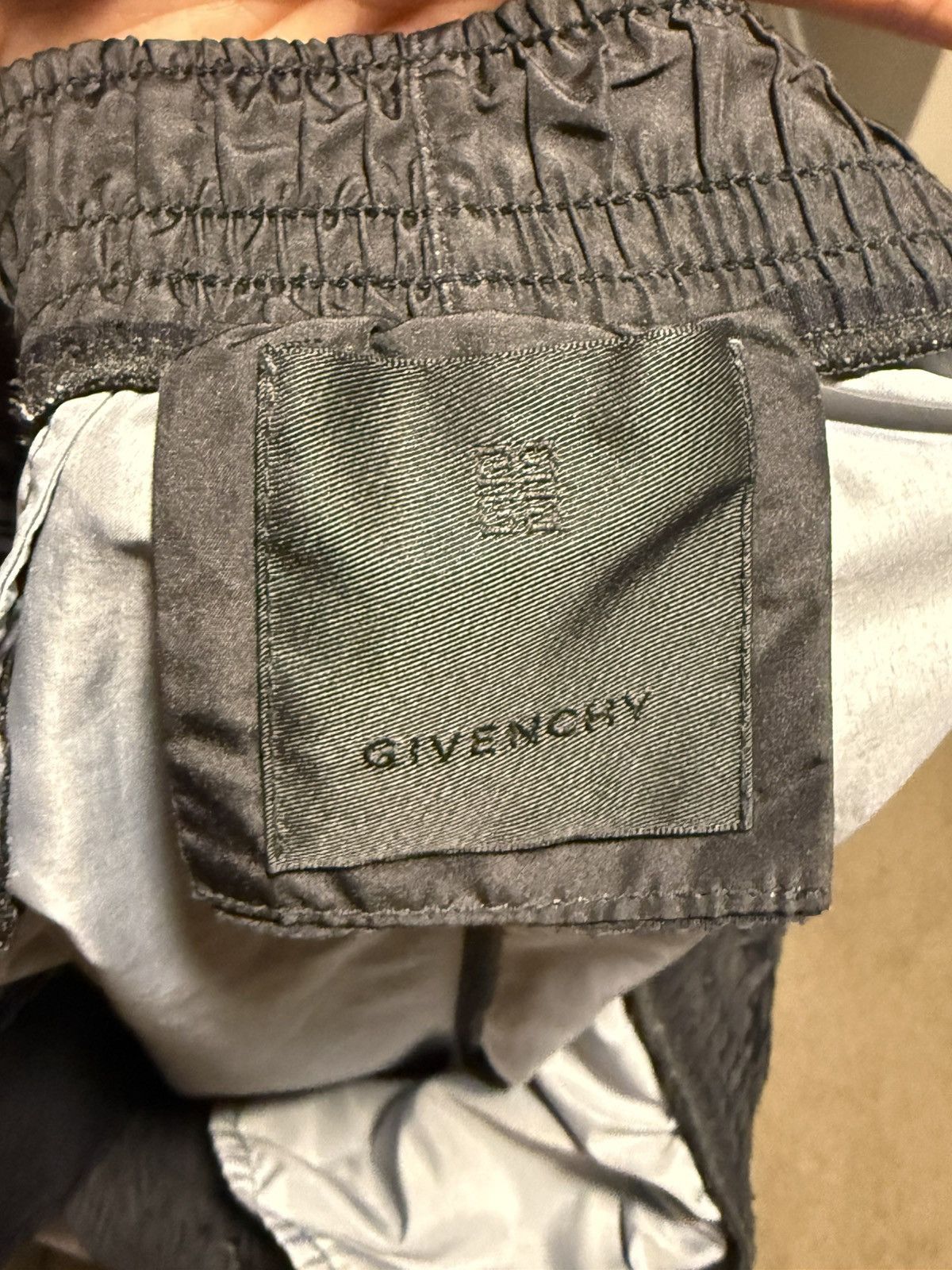 Givenchy Givenchy x Chito shorts Size US 32 / EU 48 - 4 Thumbnail