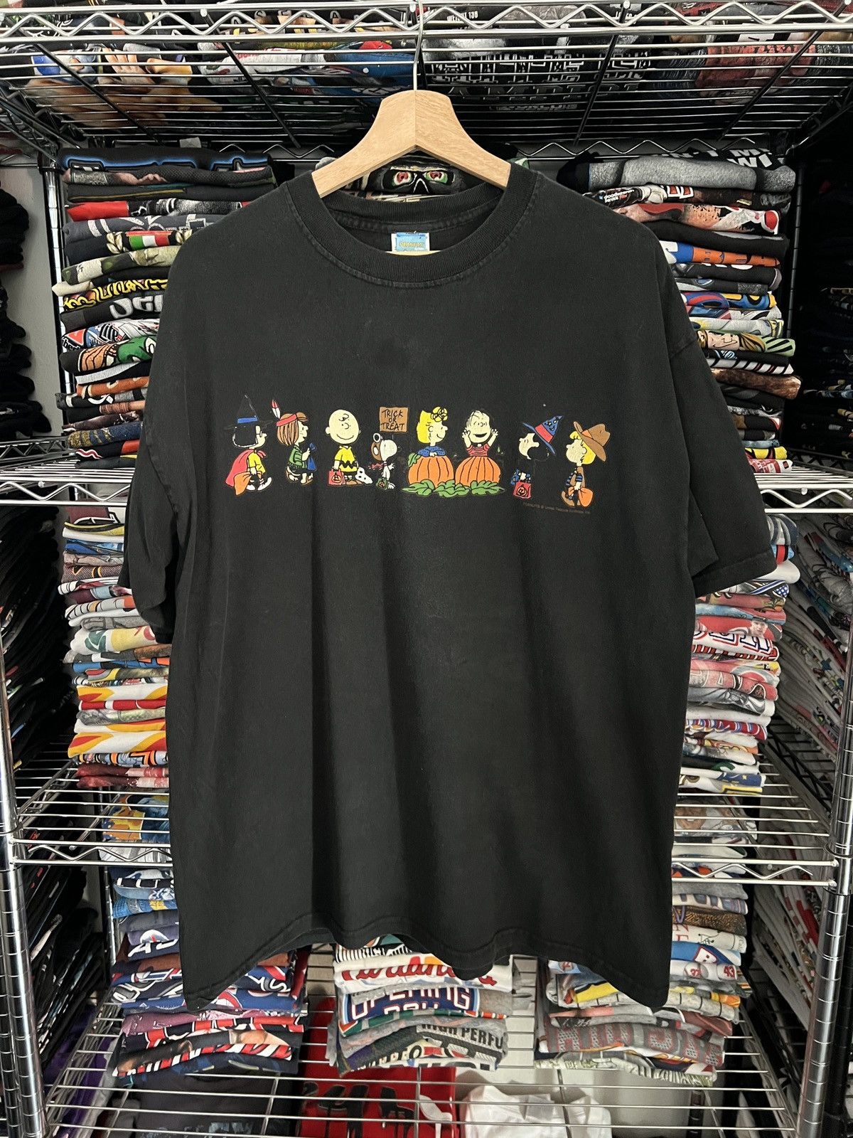 Peanuts 2000s Snoopy Halloween Characters Cartoon Tee Size US XL / EU 56 / 4 - 1 Thumbnail