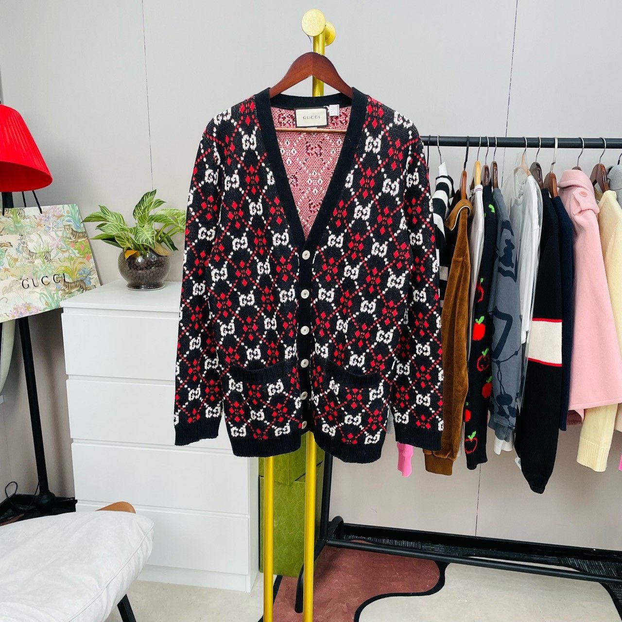 Gucci Gucci Black and red full-print cardigan sweater 2501-Nextar Size US S / EU 44-46 / 1 - 1 Thumbnail