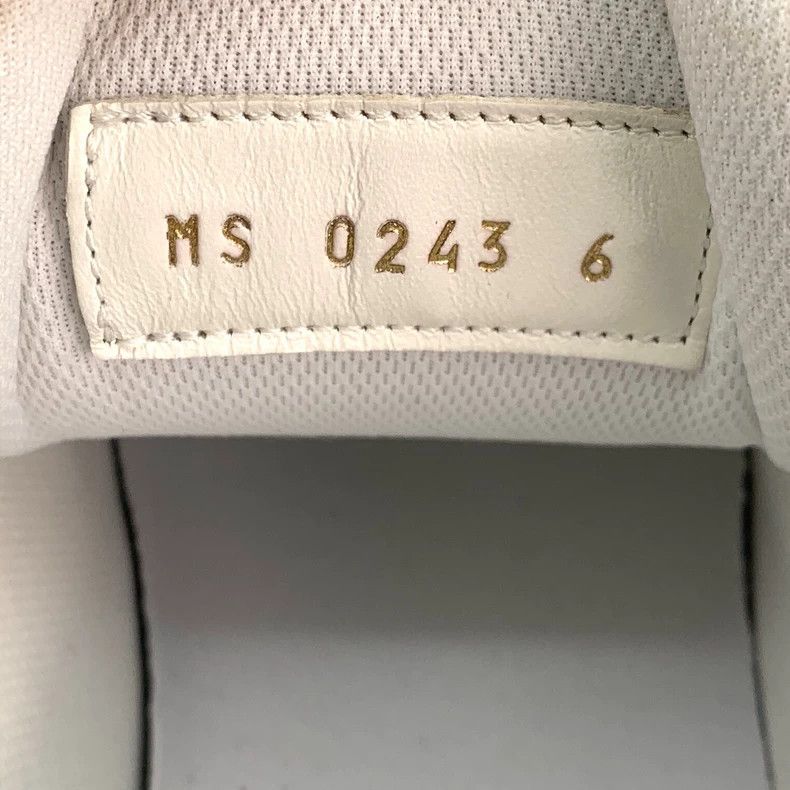 Louis Vuitton Louis Vuitton Black and white color-block logo embossed la Size US 7 / EU 40 - 6 Thumbnail